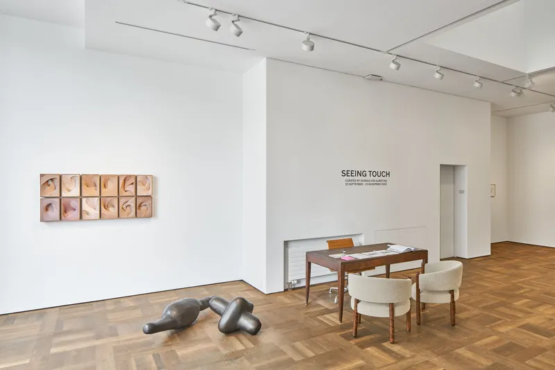 Exhibition View Groupshow «Seeing Touch» at Hauser & Wirth, St. Moritz, 2020 / Photo: Jon Etter / Courtesy: the artists and Hauser & Wirth