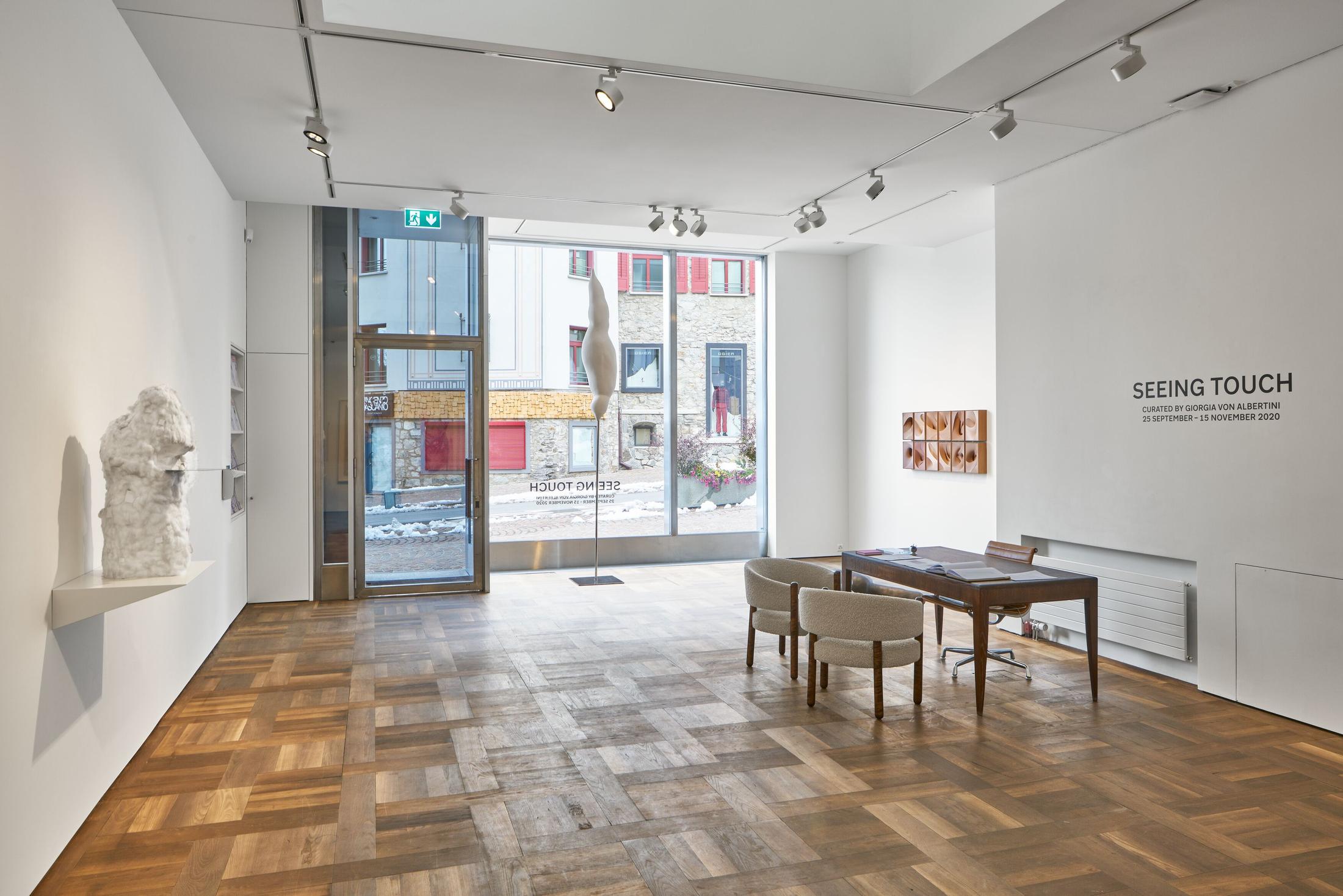 Exhibition View Groupshow «Seeing Touch» at Hauser & Wirth, St. Moritz, 2020 / Photo: Jon Etter / Courtesy: the artists and Hauser & Wirth