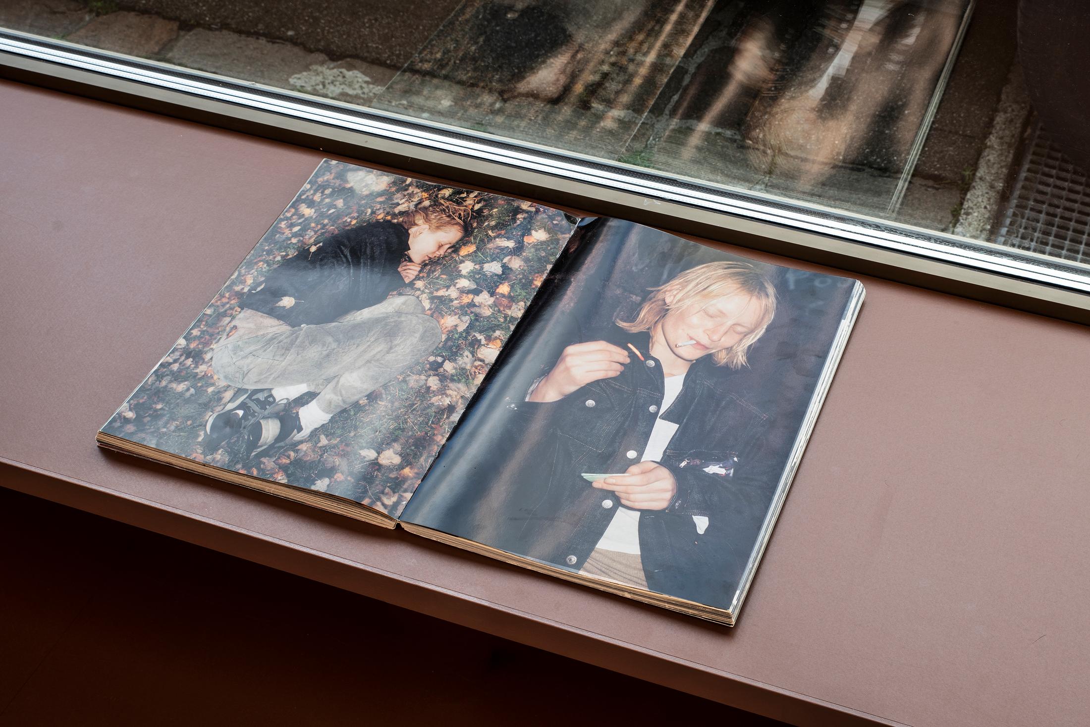 Exhibition View Ser Serpas Soloshow «Models» at Karma International, Zurich, 2020 / Photo: James Bantone / Courtesy: the artist and Karma International, Zurich / Los Angeles