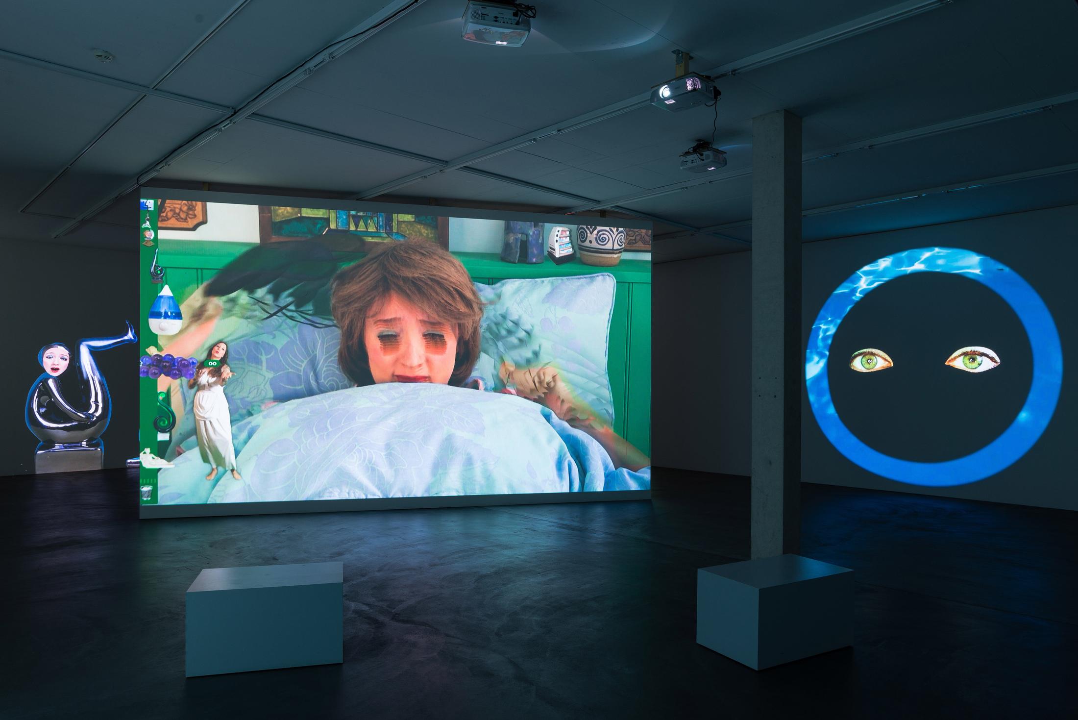 Installation View Shana Moulton «Whispering Pines ∞» at Galerie Gregor Staiger, Zurich, 2018 © / Courtesy the artist & Galerie Gregor Staiger