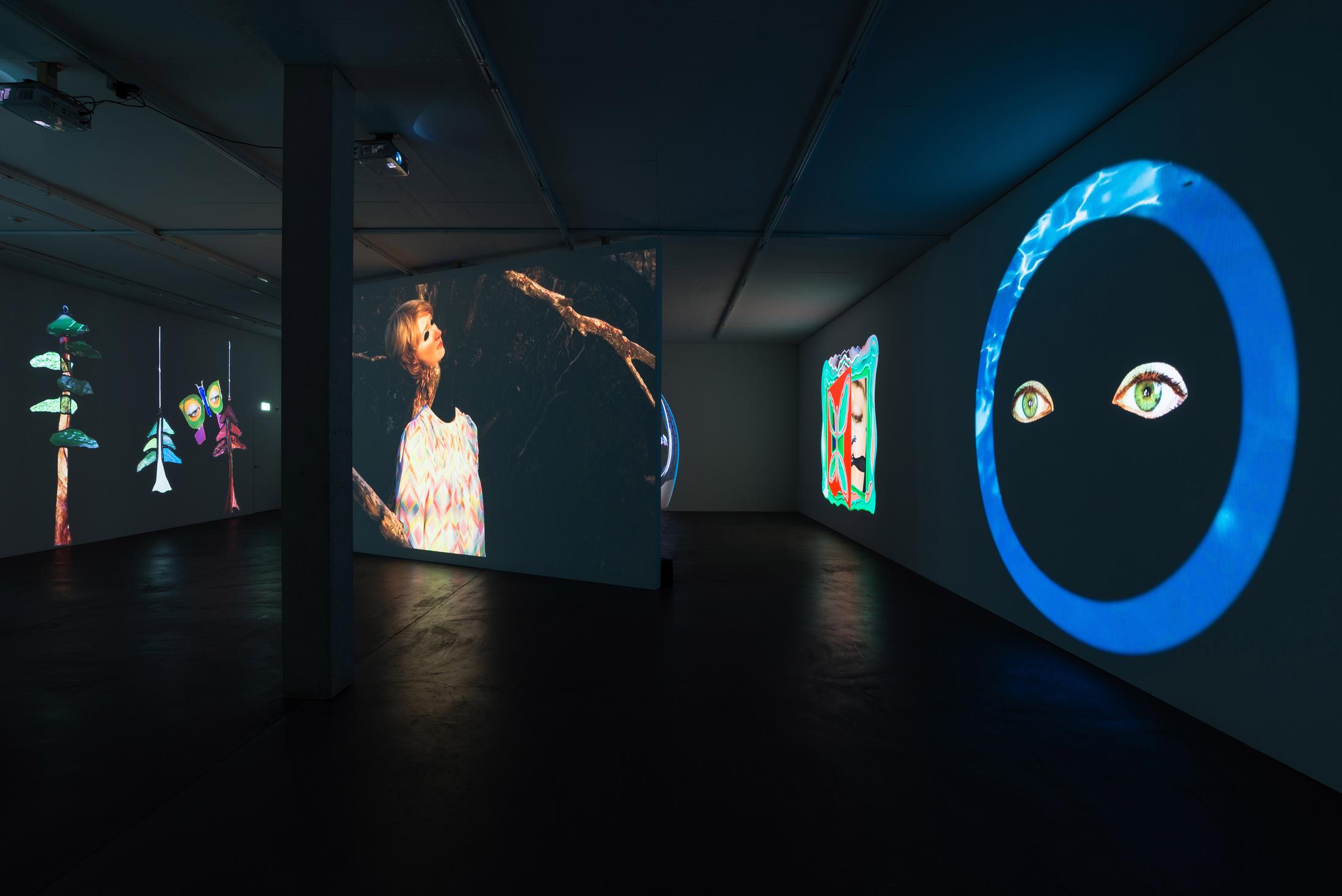 Installation View Shana Moulton «Whispering Pines ∞» at Galerie Gregor Staiger, Zurich, 2018 © / Courtesy the artist & Galerie Gregor Staiger