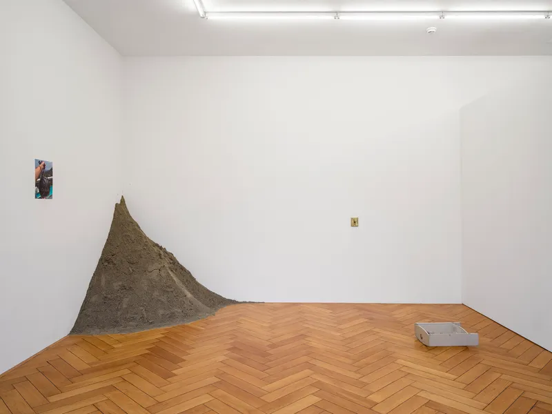 Exhibition View Group Show «Slow Dance (3)» at Stadtgalerie Berne, Berne, 2023 / Photo: Studio Mussano, David Aebi / Courtesy: the artists and Stadtgalerie Bern