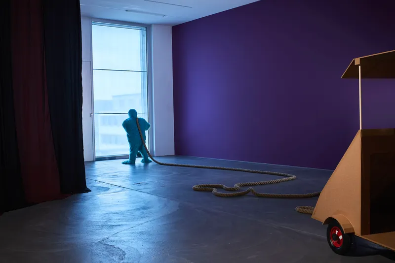 Exhibition View Stefan Tcherepnin Soloshow «Honky Tonk Calamity >< Ms. Fortune on the Links» at Kunsthalle Zürich, Zurich, 2019 / © Photo: Lucas Ziegler / Courtesy: the artist and Kunsthalle Zürich