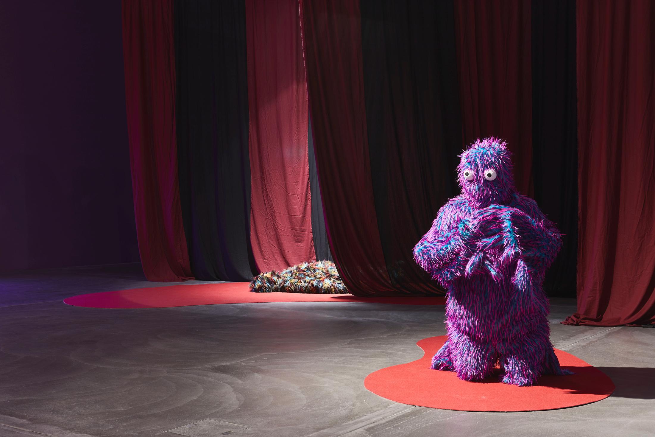 Exhibition View Stefan Tcherepnin Soloshow «Honky Tonk Calamity >< Ms. Fortune on the Links» at Kunsthalle Zürich, Zurich, 2019 / © Photo: Lucas Ziegler / Courtesy: the artist and Kunsthalle Zürich