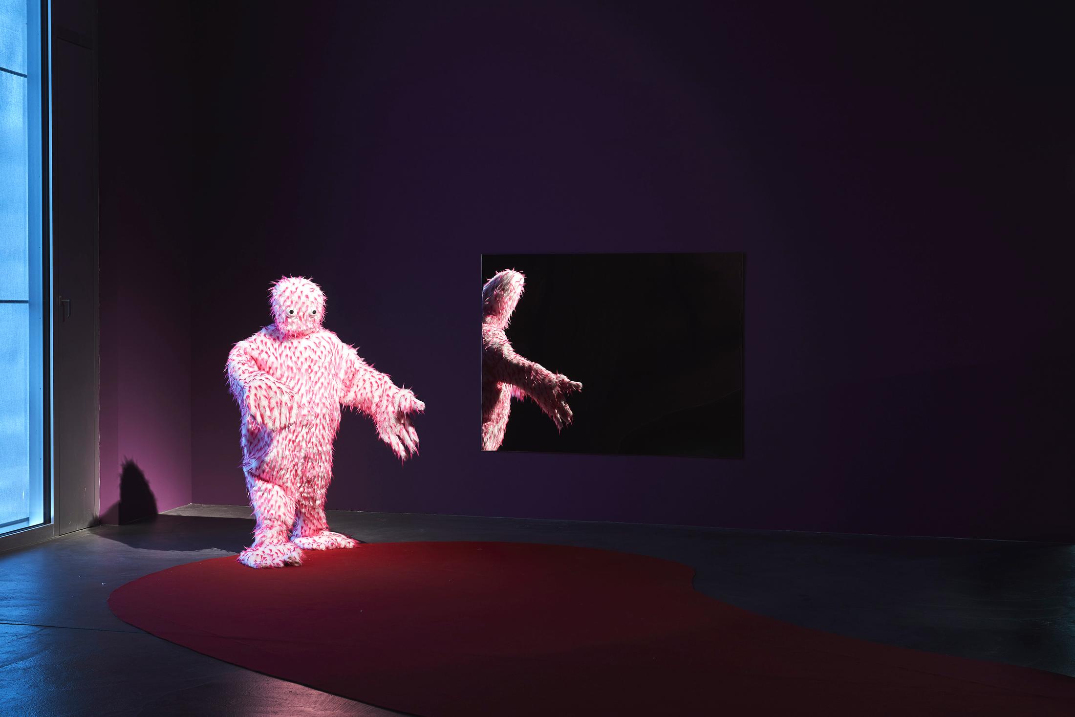 Exhibition View Stefan Tcherepnin Soloshow «Honky Tonk Calamity >< Ms. Fortune on the Links» at Kunsthalle Zürich, Zurich, 2019 / © Photo: Lucas Ziegler / Courtesy: the artist and Kunsthalle Zürich