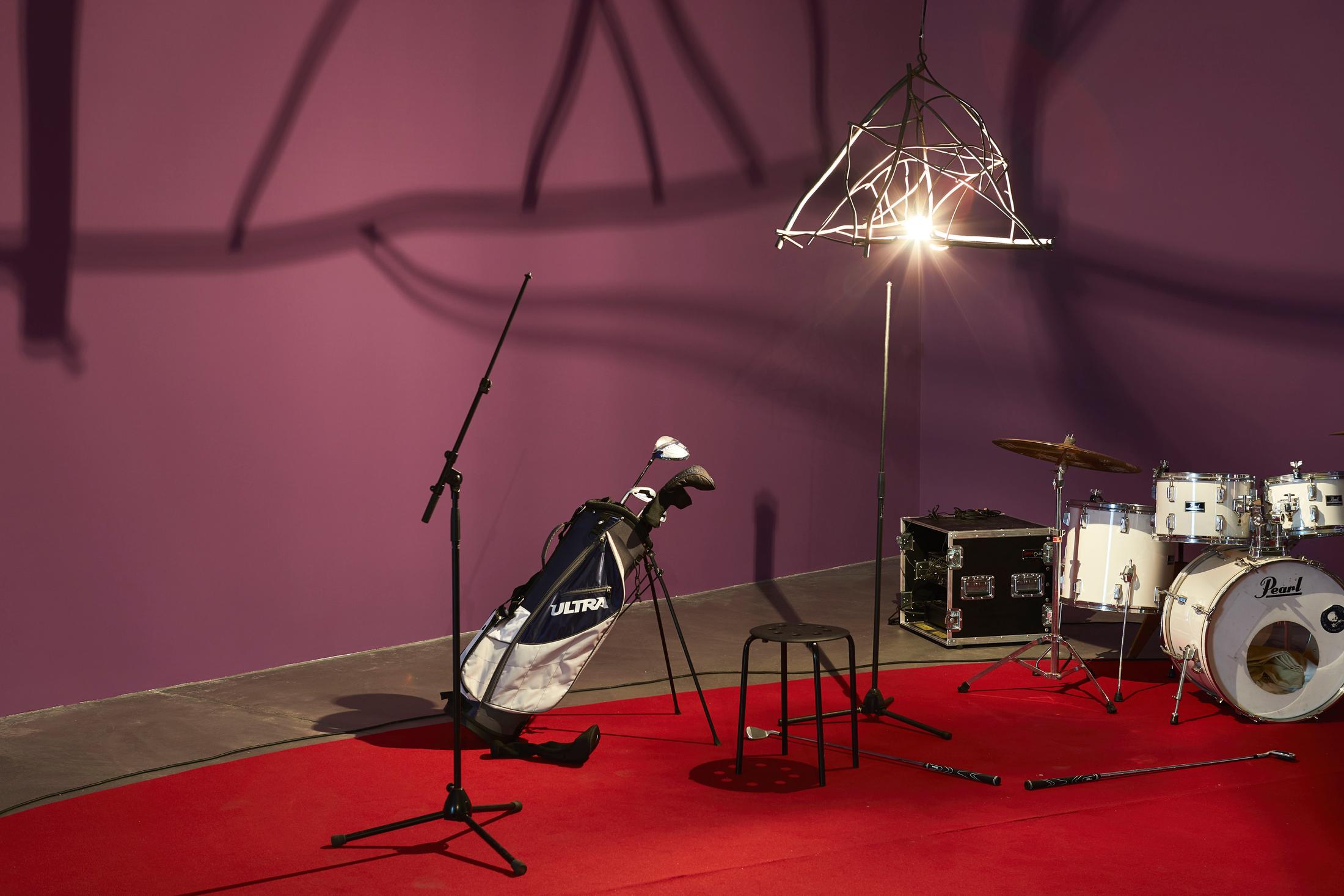 Exhibition View Stefan Tcherepnin Soloshow «Honky Tonk Calamity >< Ms. Fortune on the Links» at Kunsthalle Zürich, Zurich, 2019 / © Photo: Lucas Ziegler / Courtesy: the artist and Kunsthalle Zürich