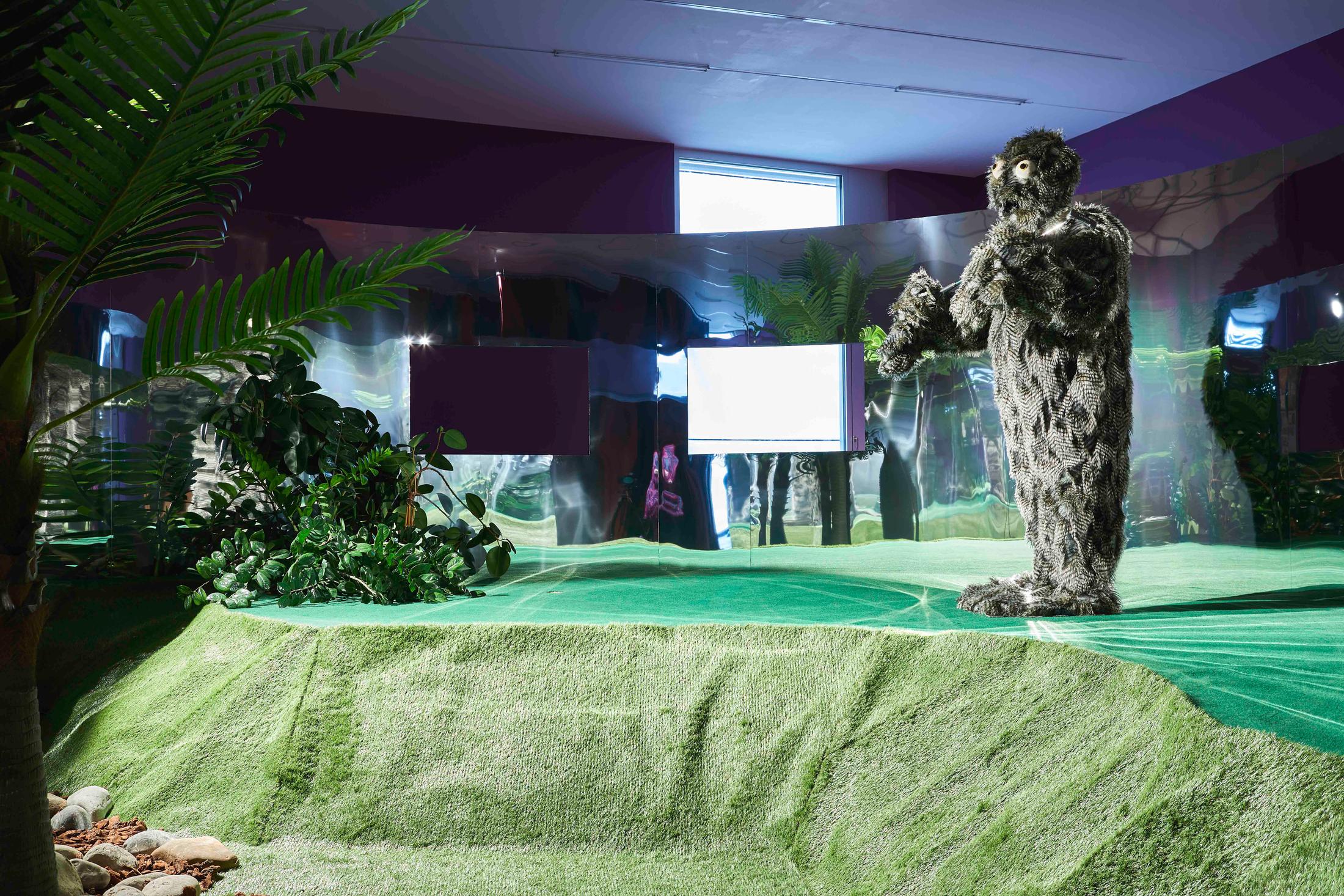 Exhibition View Stefan Tcherepnin Soloshow «Honky Tonk Calamity >< Ms. Fortune on the Links» at Kunsthalle Zürich, Zurich, 2019 / © Photo: Lucas Ziegler / Courtesy: the artist and Kunsthalle Zürich