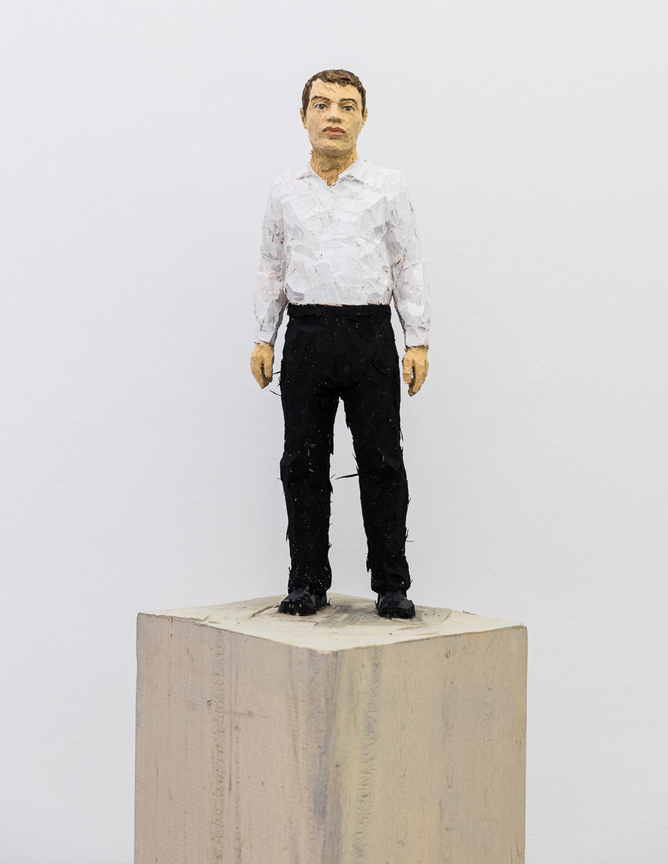 Exhibition View Stephan Balkenhol Soloshow (view on Man with Black Trousers and White Shirt, 2019) at Mai 36, Zurich, 2019 / Courtesy: the artist and Mai 36