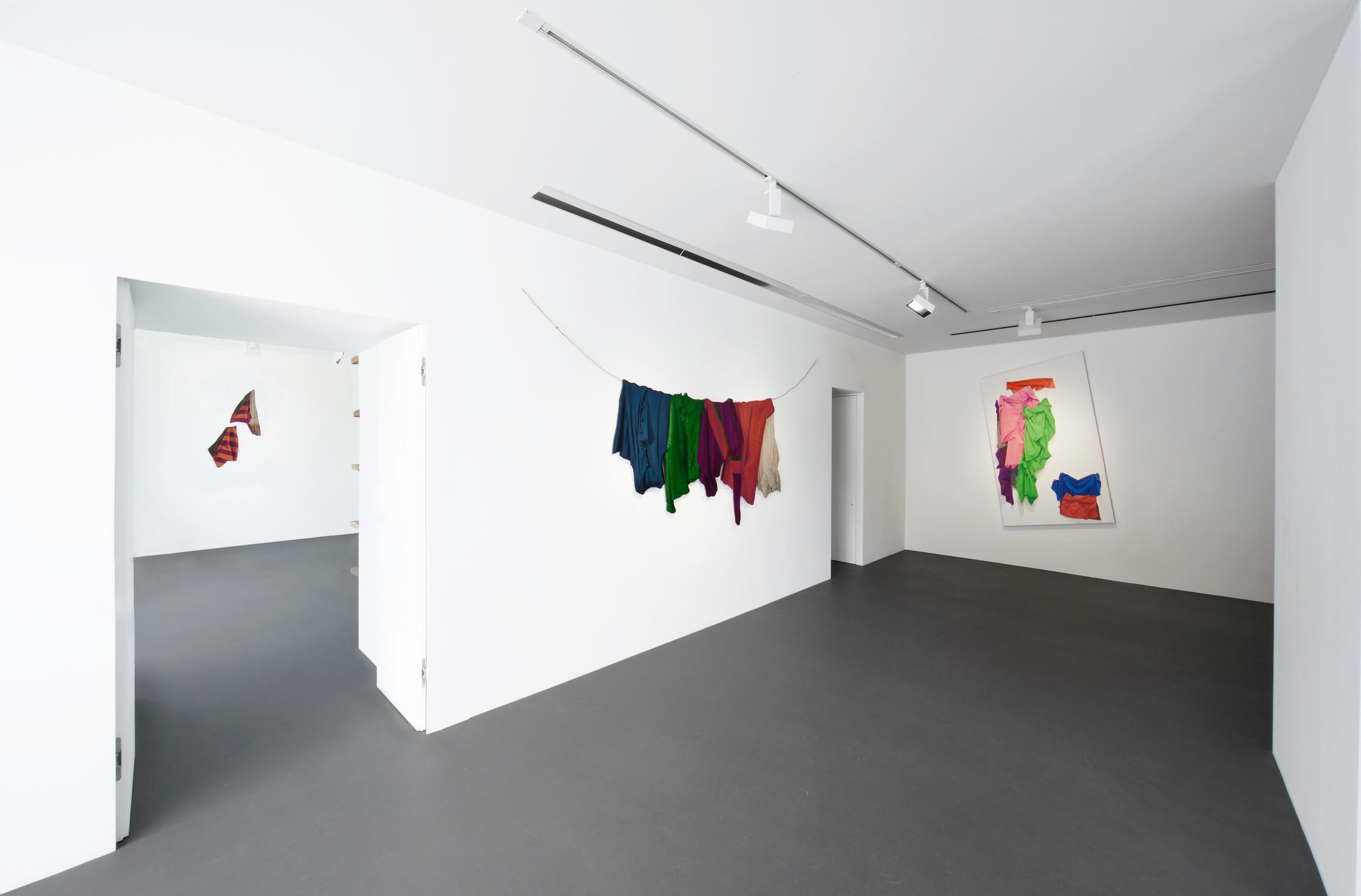 Exhibition View Stephen Posen «Threads: Paintings from the 1960s and '70s» at Vito Schnabel Gallery, St. Moritz / Photos: Roland Tännler / Courtesy the artist and Vito Schnabel Gallery
