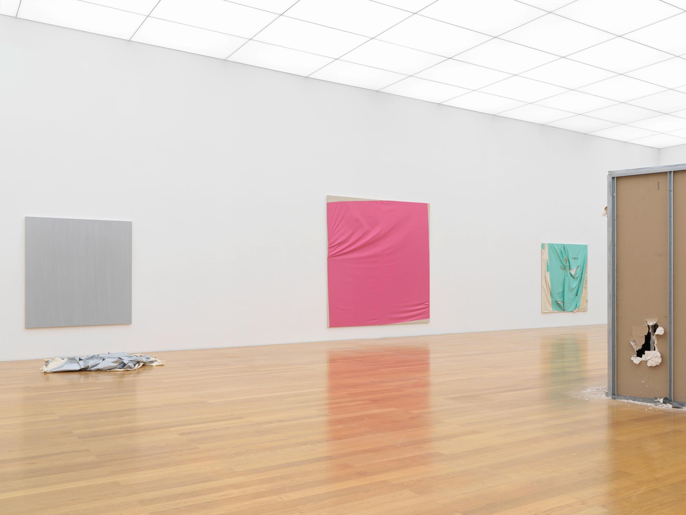 Exhibition View Steven Parrino Soloshow «Nihilism Is Love» at Kunstmuseum Liechtenstein, Liechtenstein, 2020 / Photo: Stefan Altenburger / © Kunstmuseum Liechtenstein / Courtesy: the artist and Kunstmuseum Liechtenstein