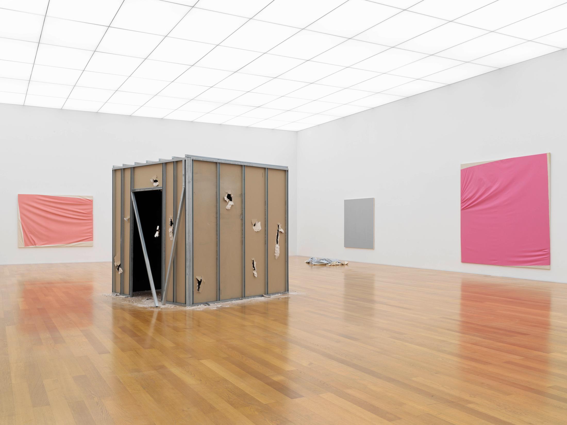 Exhibition View Steven Parrino Soloshow «Nihilism Is Love» at Kunstmuseum Liechtenstein, Liechtenstein, 2020 / Photo: Stefan Altenburger / © Kunstmuseum Liechtenstein / Courtesy: the artist and Kunstmuseum Liechtenstein