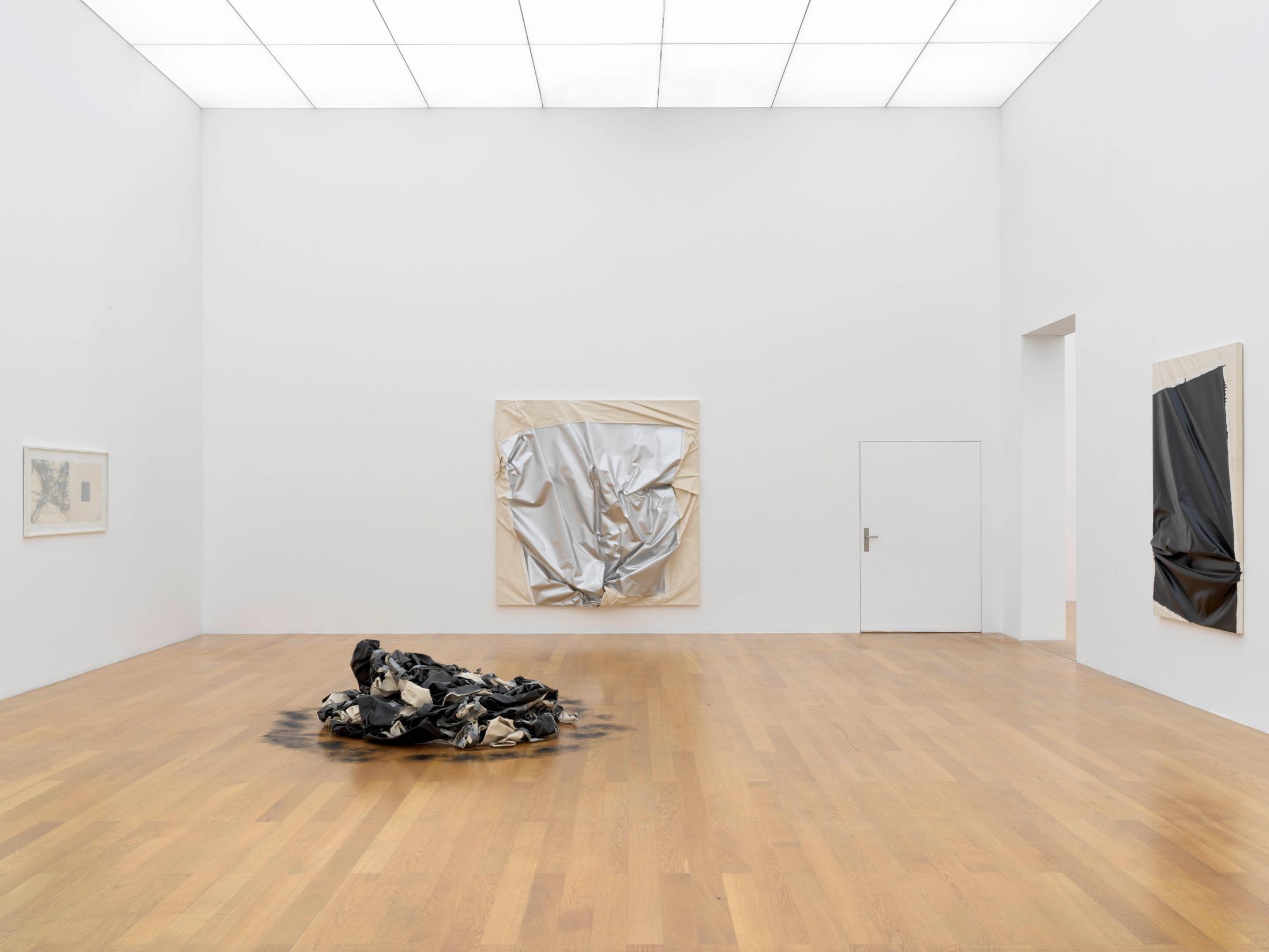 Exhibition View Steven Parrino Soloshow «Nihilism Is Love» at Kunstmuseum Liechtenstein, Liechtenstein, 2020 / Photo: Stefan Altenburger / © Kunstmuseum Liechtenstein / Courtesy: the artist and Kunstmuseum Liechtenstein