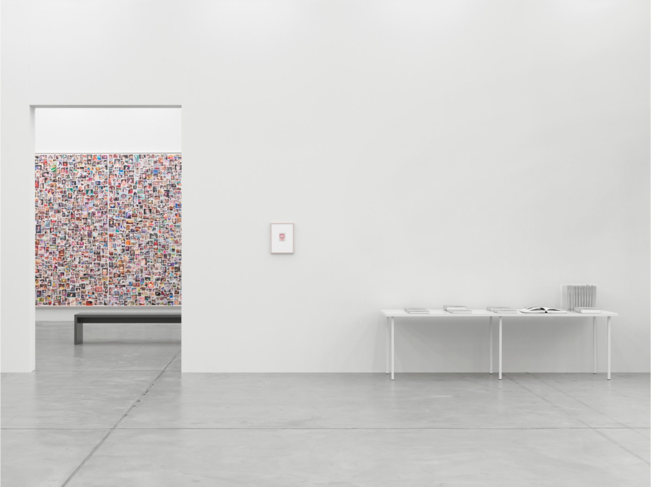 Installation view Steven Shearer «Printed Works», 2017 / Courtesy: the artist and Galerie Eva Presenhuber, Zurich