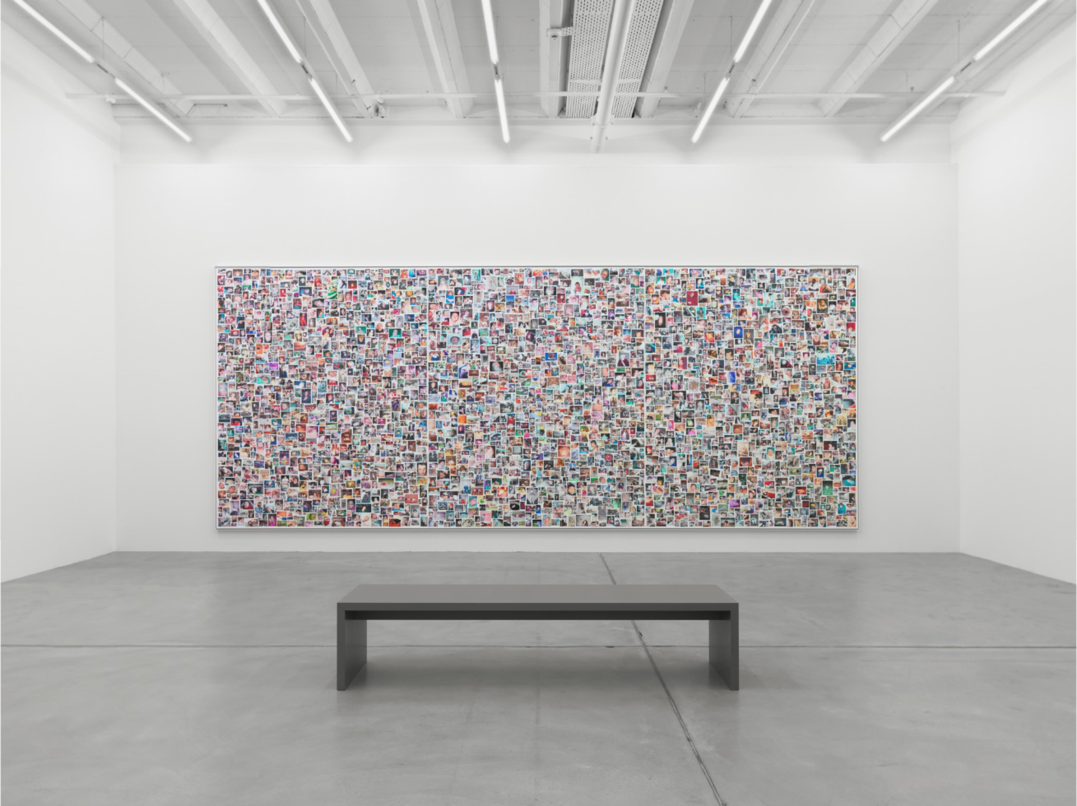 Installation view Steven Shearer «Printed Works», 2017 / Courtesy: the artist and Galerie Eva Presenhuber, Zurich