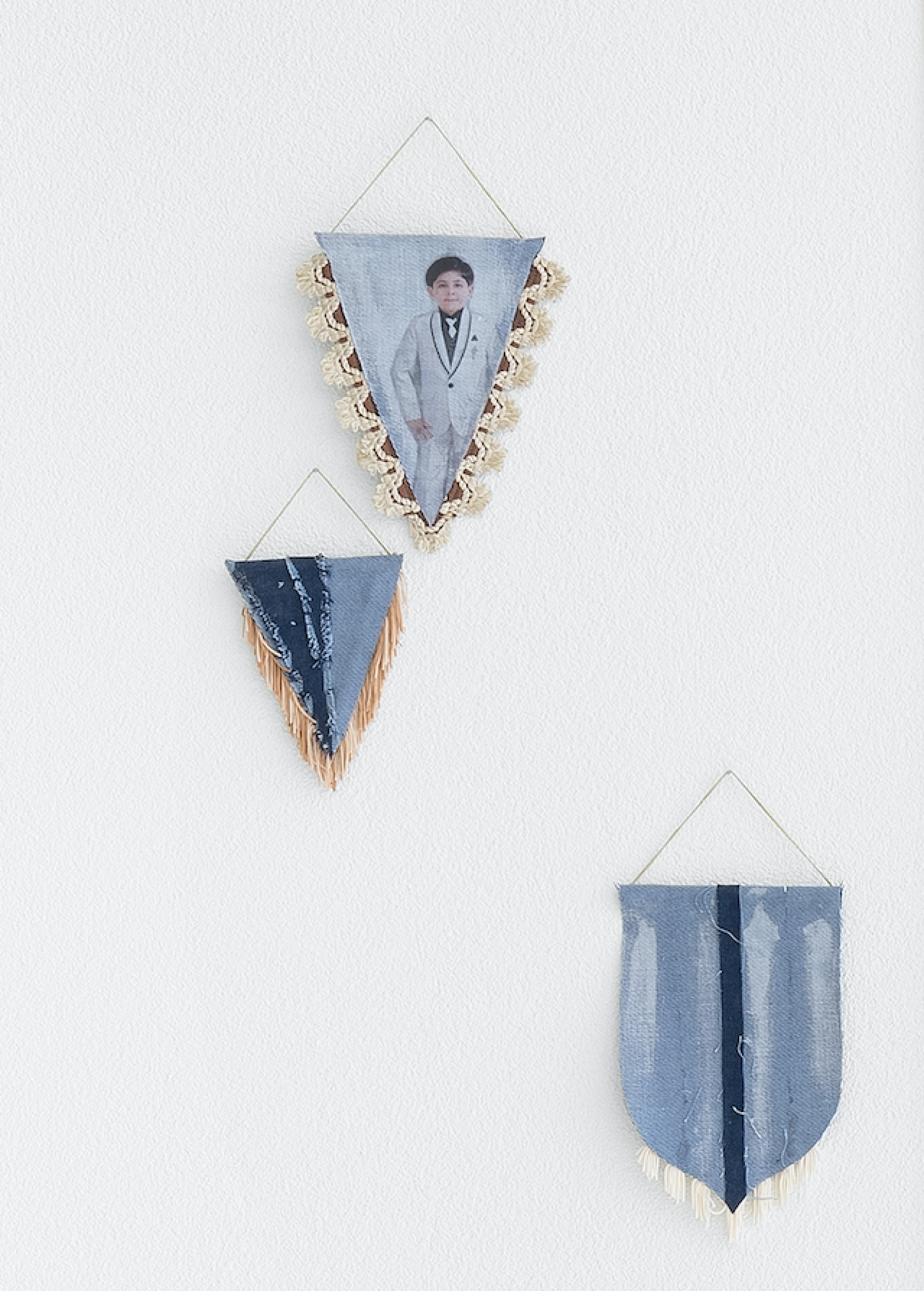 Exhibition View Group Show «Stitches. Home as Composition; view on Shamiran Istifan, Every Idol is a Mirror, 2021» at Krone Couronne, Biel/Bienne, 2022 / Photo: Nicolas Delaroche / Courtesy: the artists and Krone Couronne