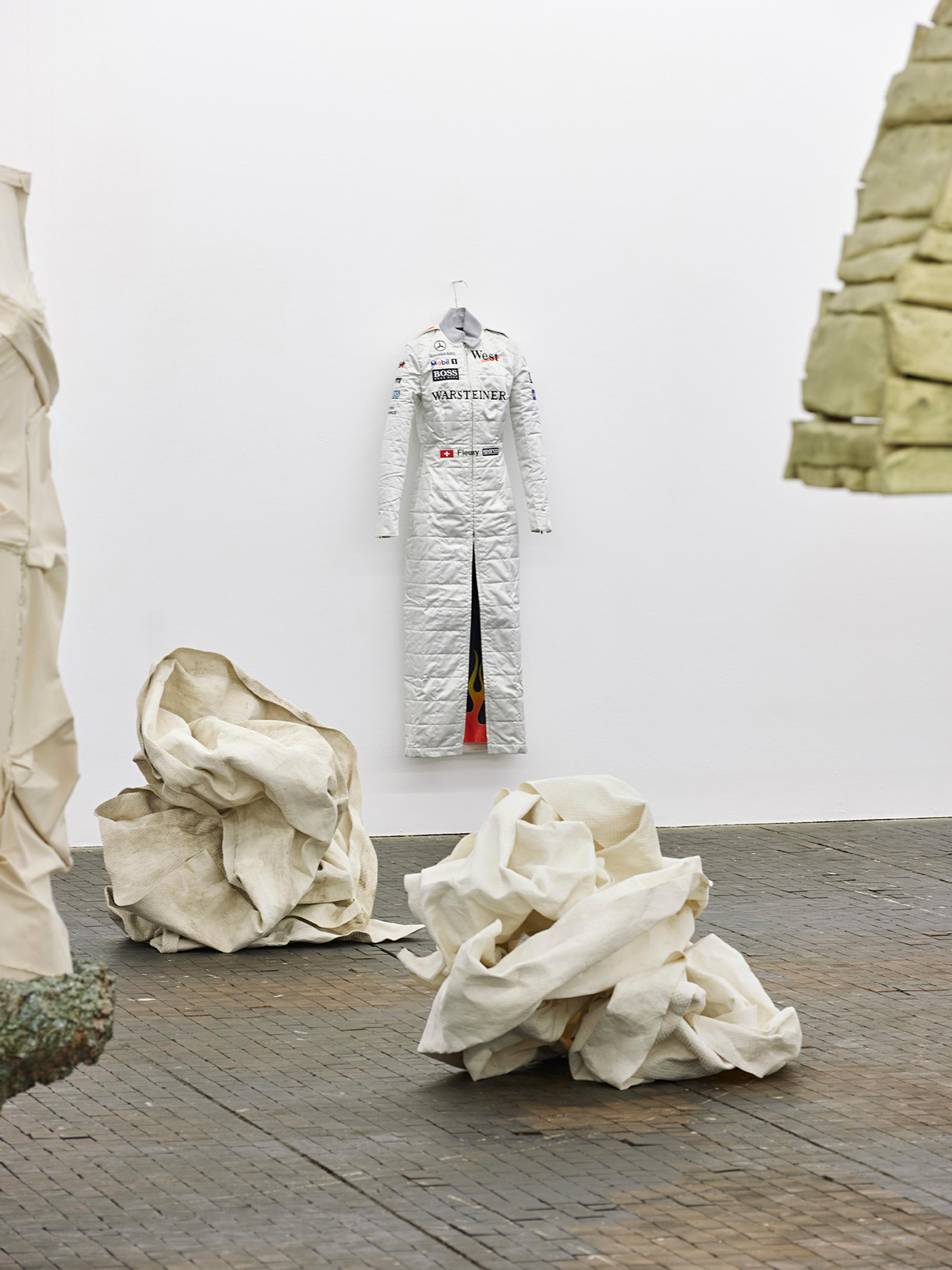 Exhibition View Group Show «Stitches: Scènes, corps, décors;  view on Gregory Bourrilly (border), Sarah Burger, Sylvie Fleury, Roman Gysin (border), (l.t.r.)» at Le Commun, Geneva, 2021 / Photo: Nicolas Delaroche Studio / Courtesy: the artists and Le Commun