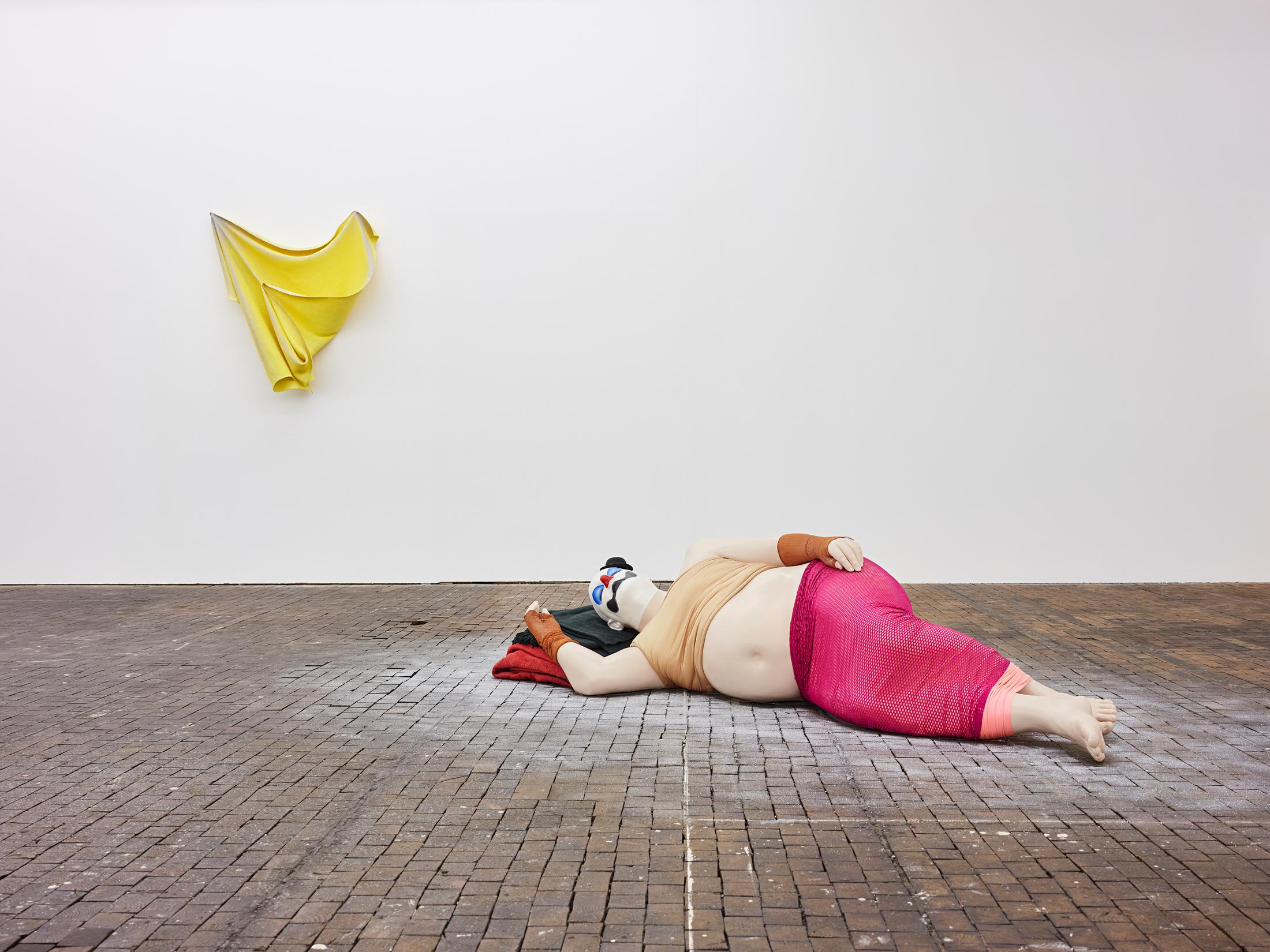 Exhibition View Group Show «Stitches: Scènes, corps, décors; view on Cee Füllemann, Ugo Rondinone, (l.t.r.)» at Le Commun, Geneva, 2021 / Photo: Nicolas Delaroche Studio / Courtesy: the artists and Le Commun