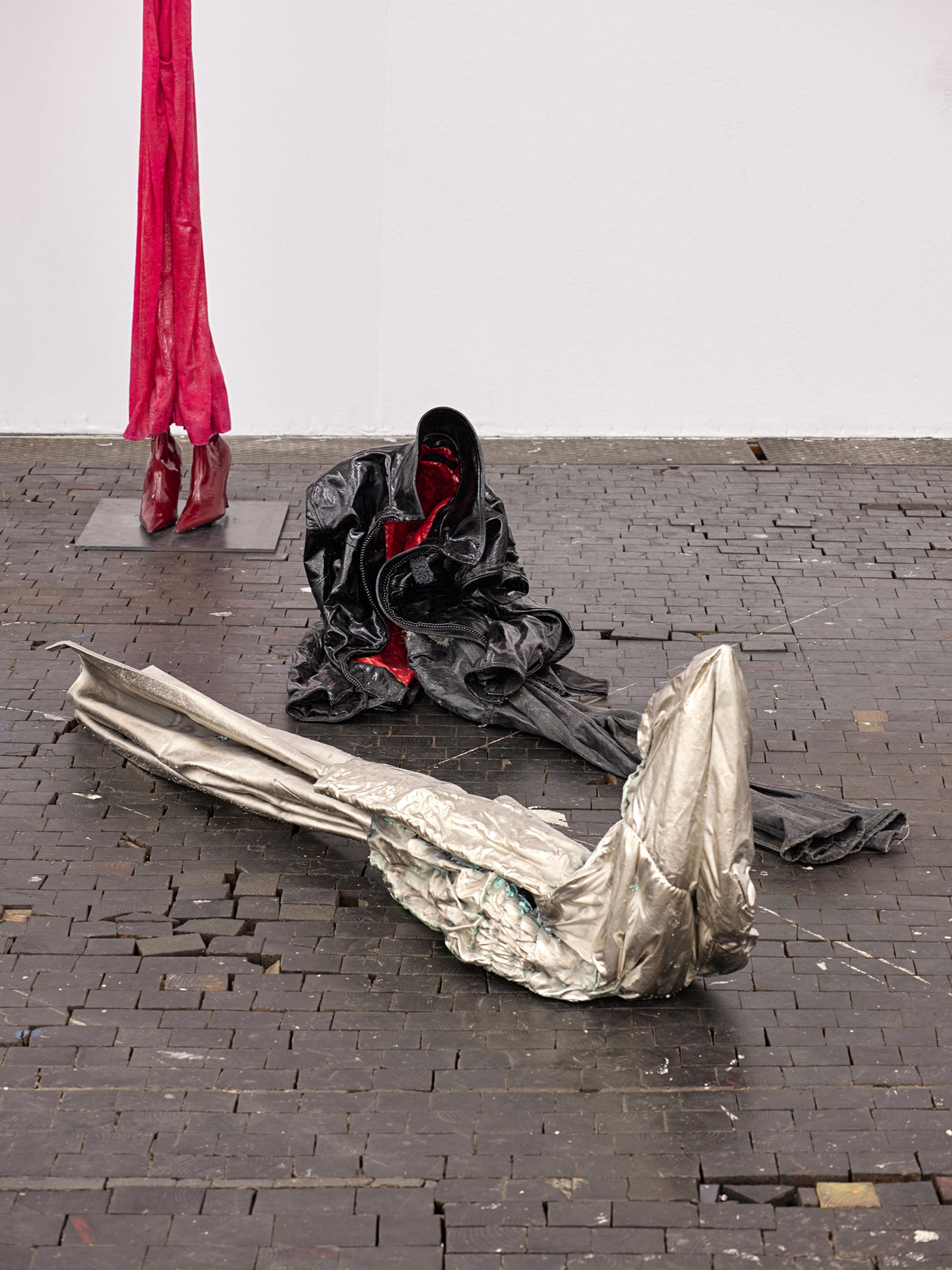 Exhibition View Group Show «Stitches: Scènes, corps, décors;  view on Tobias Spichtig (3 pieces)» at Le Commun, Geneva, 2021 / Photo: Nicolas Delaroche Studio / Courtesy: the artists and Le Commun