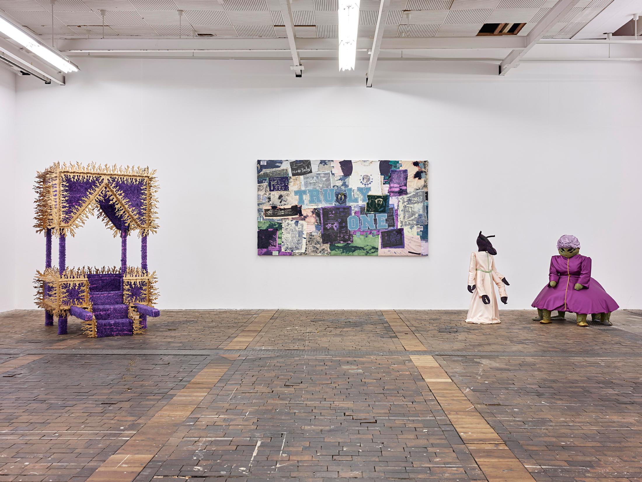 Exhibition View Group Show «Stitches: Scènes, corps, décors;  view on Marco Simao, Inner Light, Mina Squalli-Houssaïni, (l.t.r.)» at Le Commun, Geneva, 2021 / Photo: Nicolas Delaroche Studio / Courtesy: the artists and Le Commun