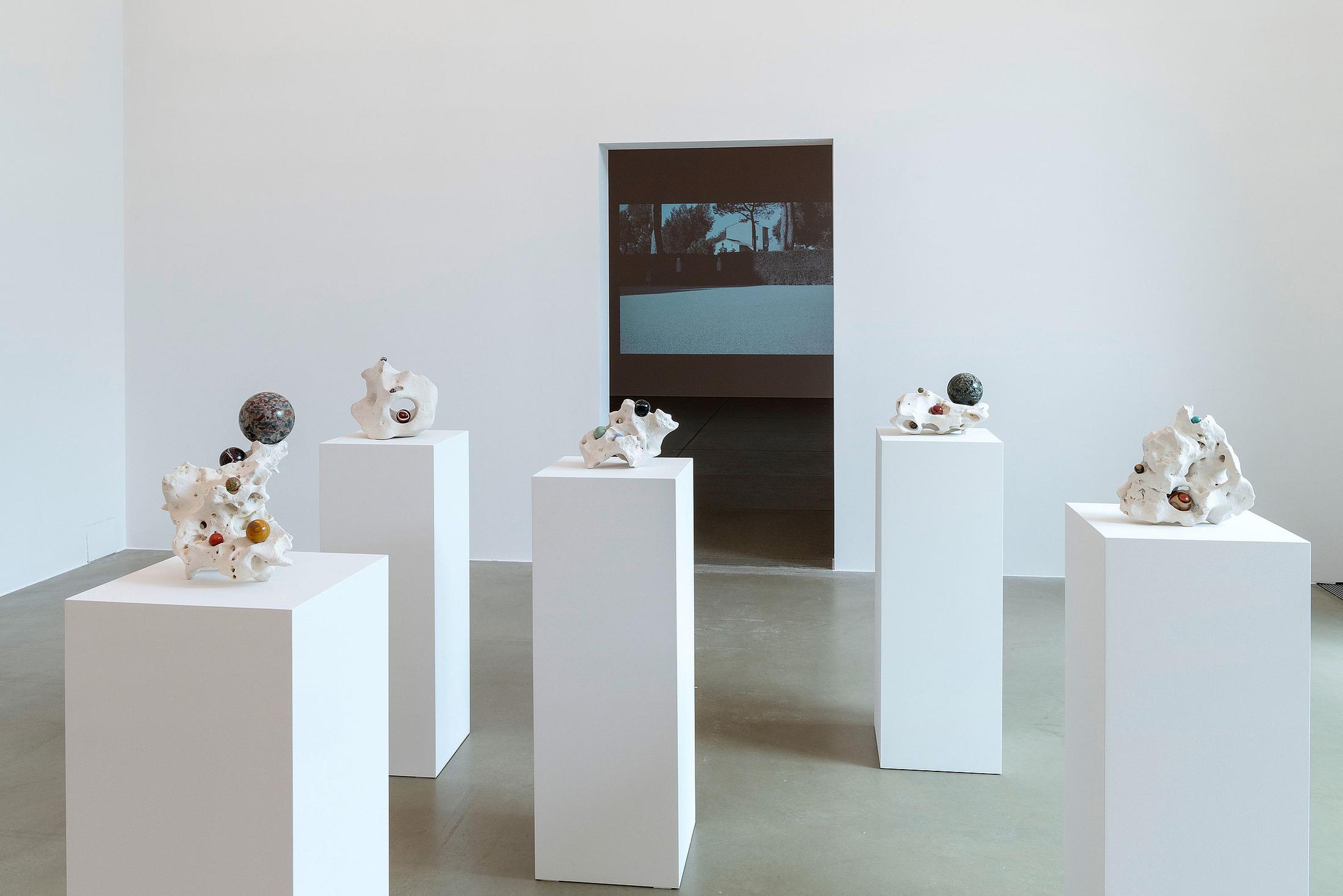 Exhibition View Su-Mei Tse «Nested» at Aargauer Kunsthaus, 2018 / Photo: René Roetheli / Courtesy: the artist and Aargauer Kunsthaus