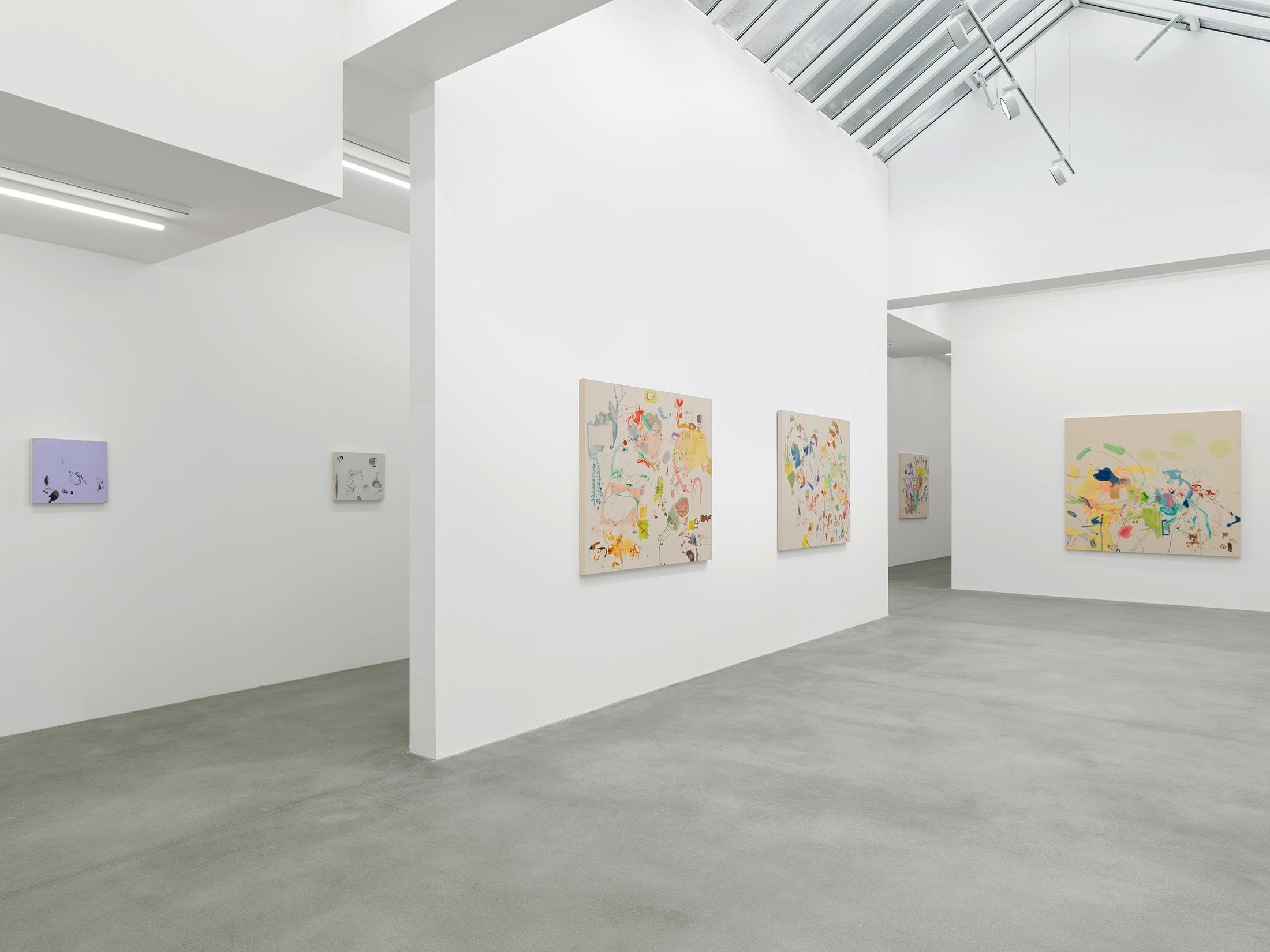 Exhibition View Sue Williams Soloshow at Galerie Eva Presenhuber, Waldmannstrasse, Zurich, 2020 / Photo: Stefan Altenburger / © Sue Williams / Courtesy the artist and Galerie Eva Presenhuber, Zurich / New York