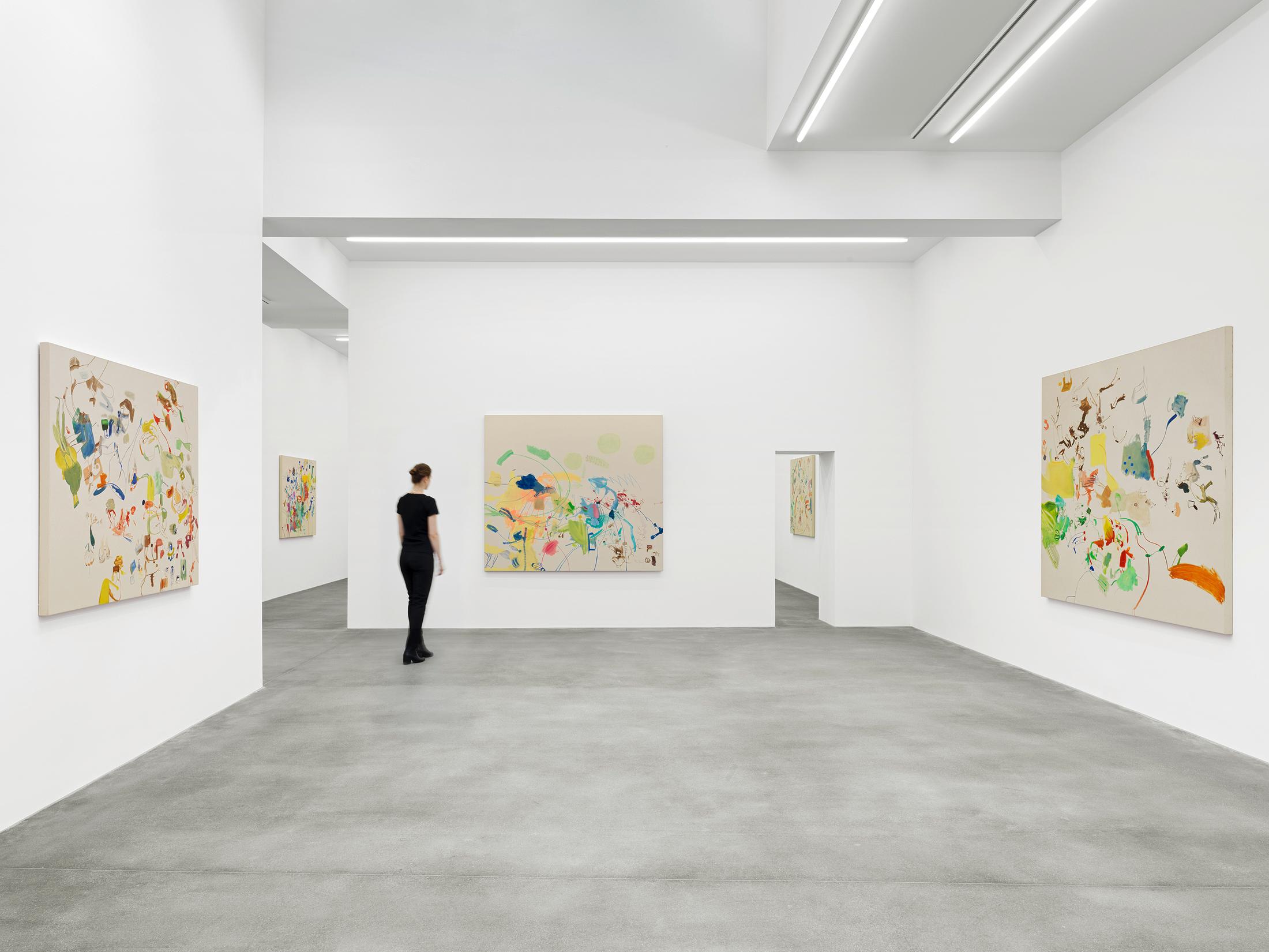Exhibition View Sue Williams Soloshow at Galerie Eva Presenhuber, Waldmannstrasse, Zurich, 2020 / Photo: Stefan Altenburger / © Sue Williams / Courtesy the artist and Galerie Eva Presenhuber, Zurich / New York
