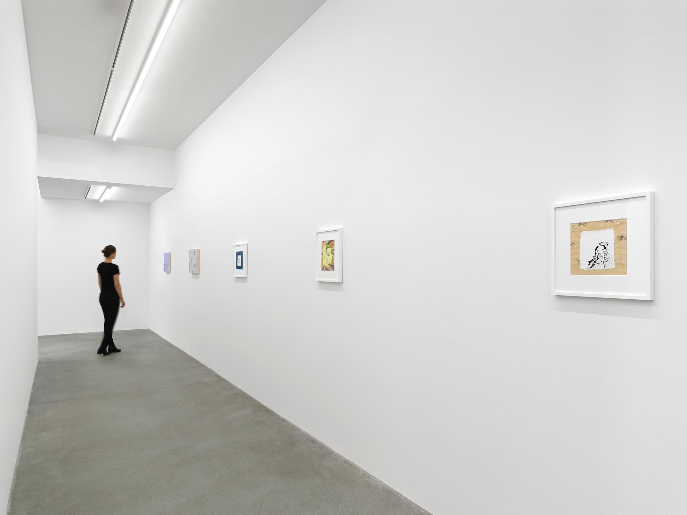 Exhibition View Sue Williams Soloshow at Galerie Eva Presenhuber, Waldmannstrasse, Zurich, 2020 / Photo: Stefan Altenburger / © Sue Williams / Courtesy the artist and Galerie Eva Presenhuber, Zurich / New York