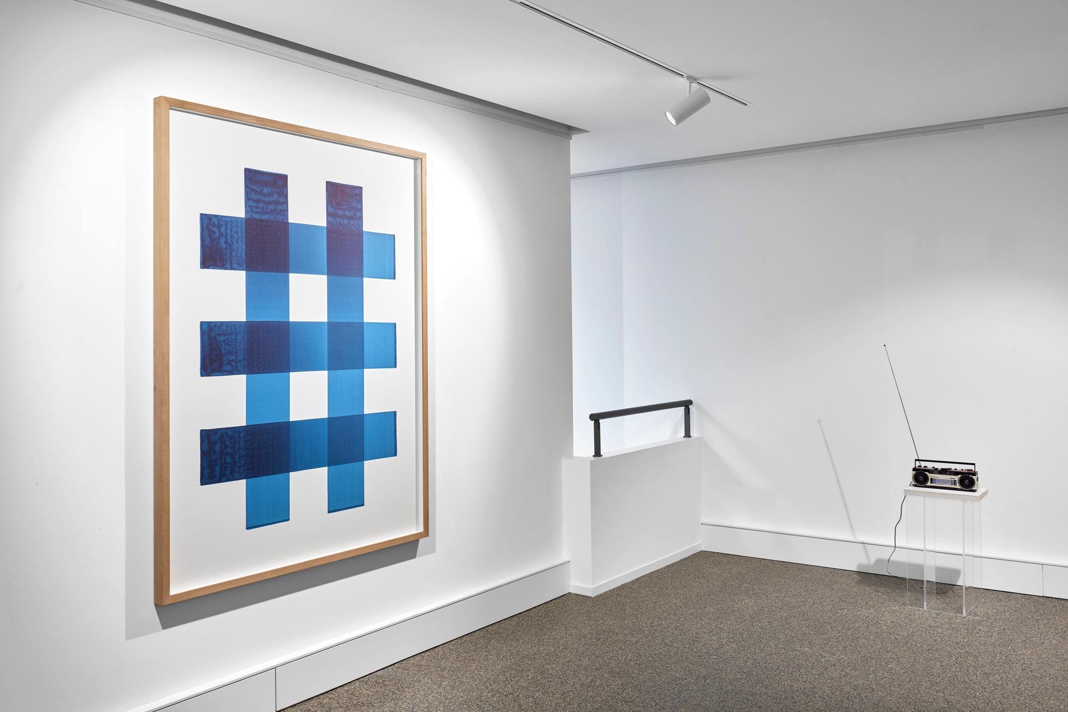 Exhibition View Groupshow «Supper Club; view on Fabrice Gygi, Sans titre, 2020 and Dorian Sari These Kids, 2019» at Wilde, Basel, 2020 / Photo: Philipp Hänger / Courtesy: the artists and Wilde