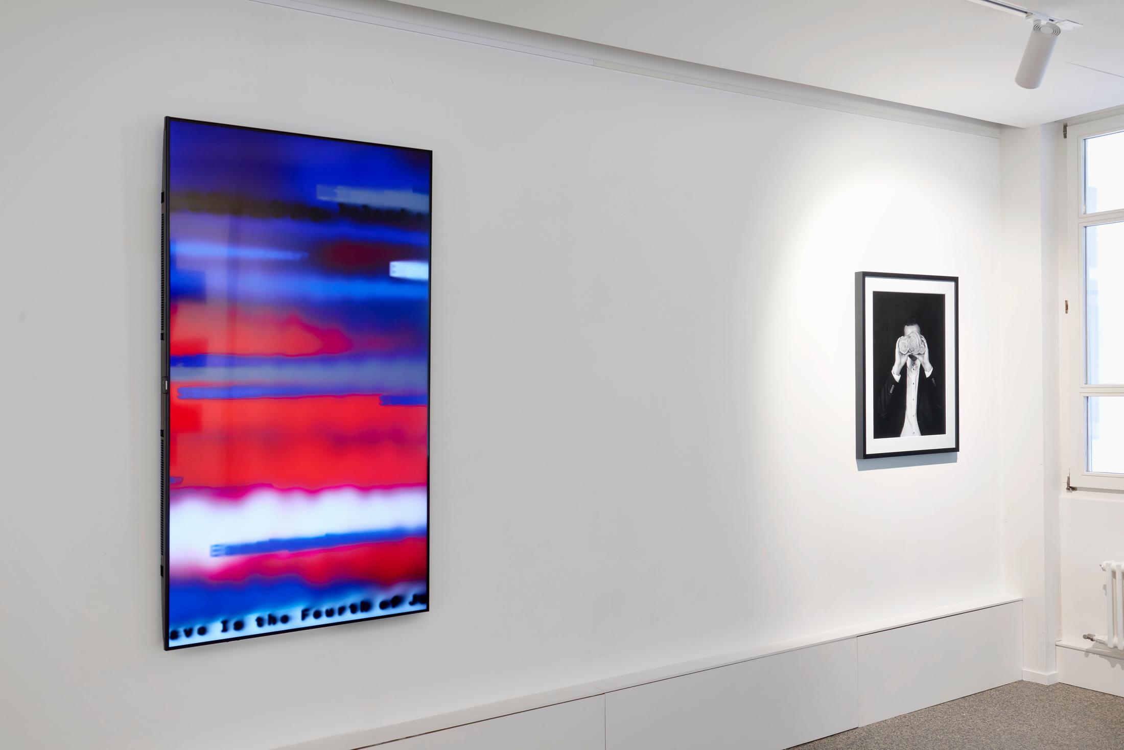 Exhibition View Groupshow «Supper Club; view on Daniel Canogar, Loom, 2020 and Mounir Fatmi, The Blind Man, 2015» at Wilde, Basel, 2020 / Photo: Philipp Hänger / Courtesy: the artists and Wilde