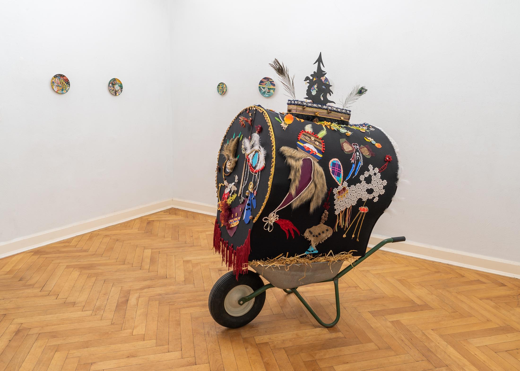 Exhibition View Group Show «TARANTULA; view on Beatrice Celli, Sorella Carovana, 2020» at Sonnenstube, Lugano, 2020 / Courtesy: the artist and Sonnenstube