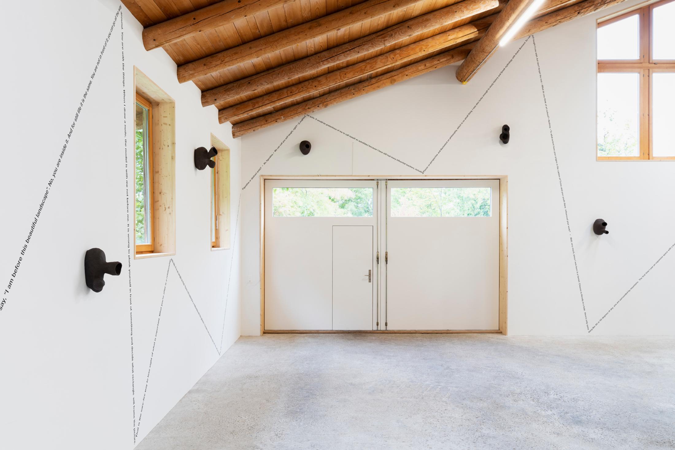 Exhibition View Group Show «This Morning, in the Sweet Torpor of the Great Forest, is Like Every Morning in the World; view on Solange Pessoa, Untitled, 2019, ceramic, 32 × 22 × 33 cm and Claudia Comte & Adeline Mollard, Pietro Sarto (The Interview Wall Paintings), 2007/20, Acrylic wall painting, Dimensions determined space» at Country SALTS, Bennwil, 2020 / Photo: Gunnar Meier / Courtesy: the artist and König Gallery, Berlin / London & Gladstone Gallery, New York / Brussels