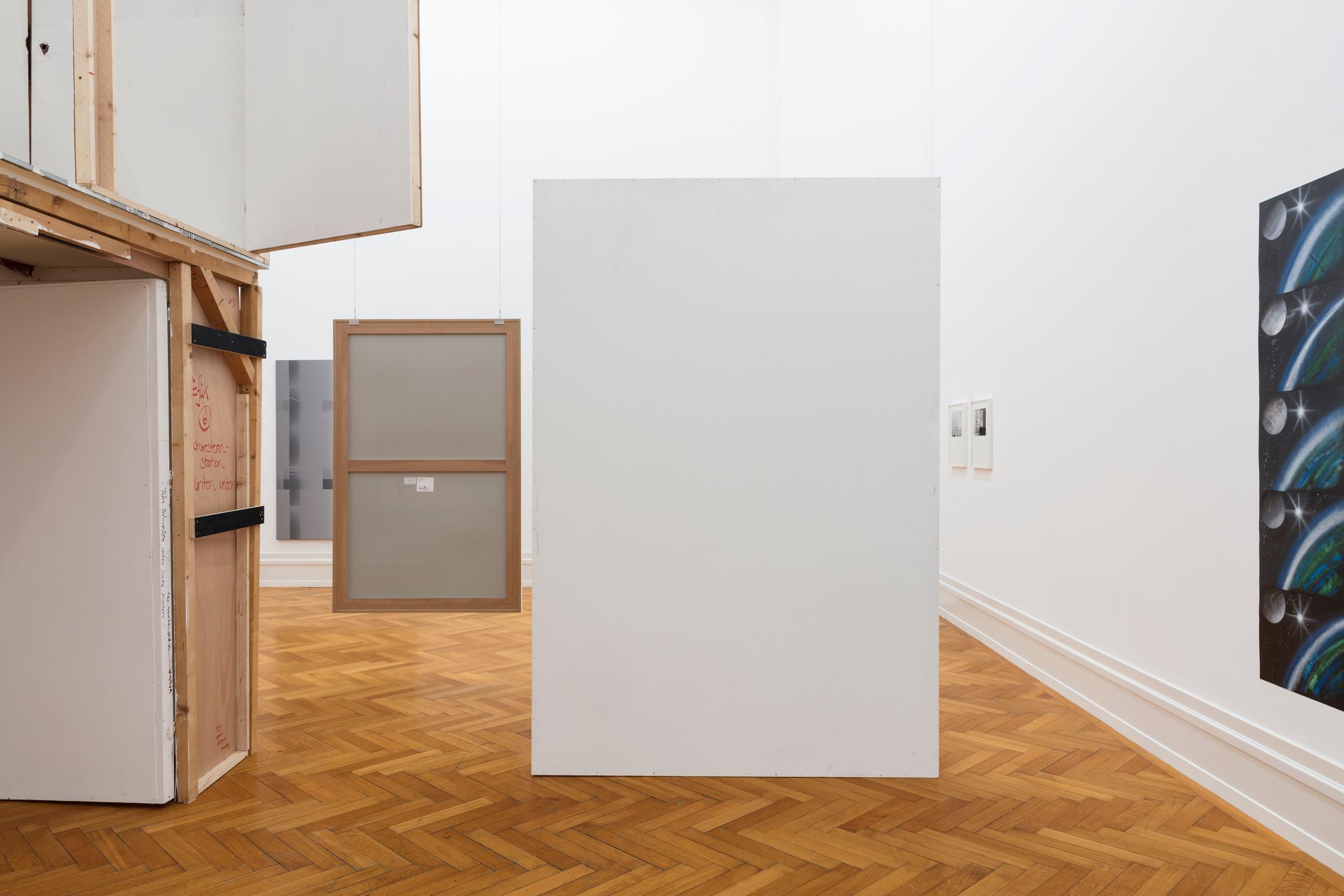 Exhibition View Tobias Kaspar «Independence» at Kunsthalle Bern, 2018 / Photo: Gunnar Meier / Courtesy: the artist and Kunsthalle Bern
