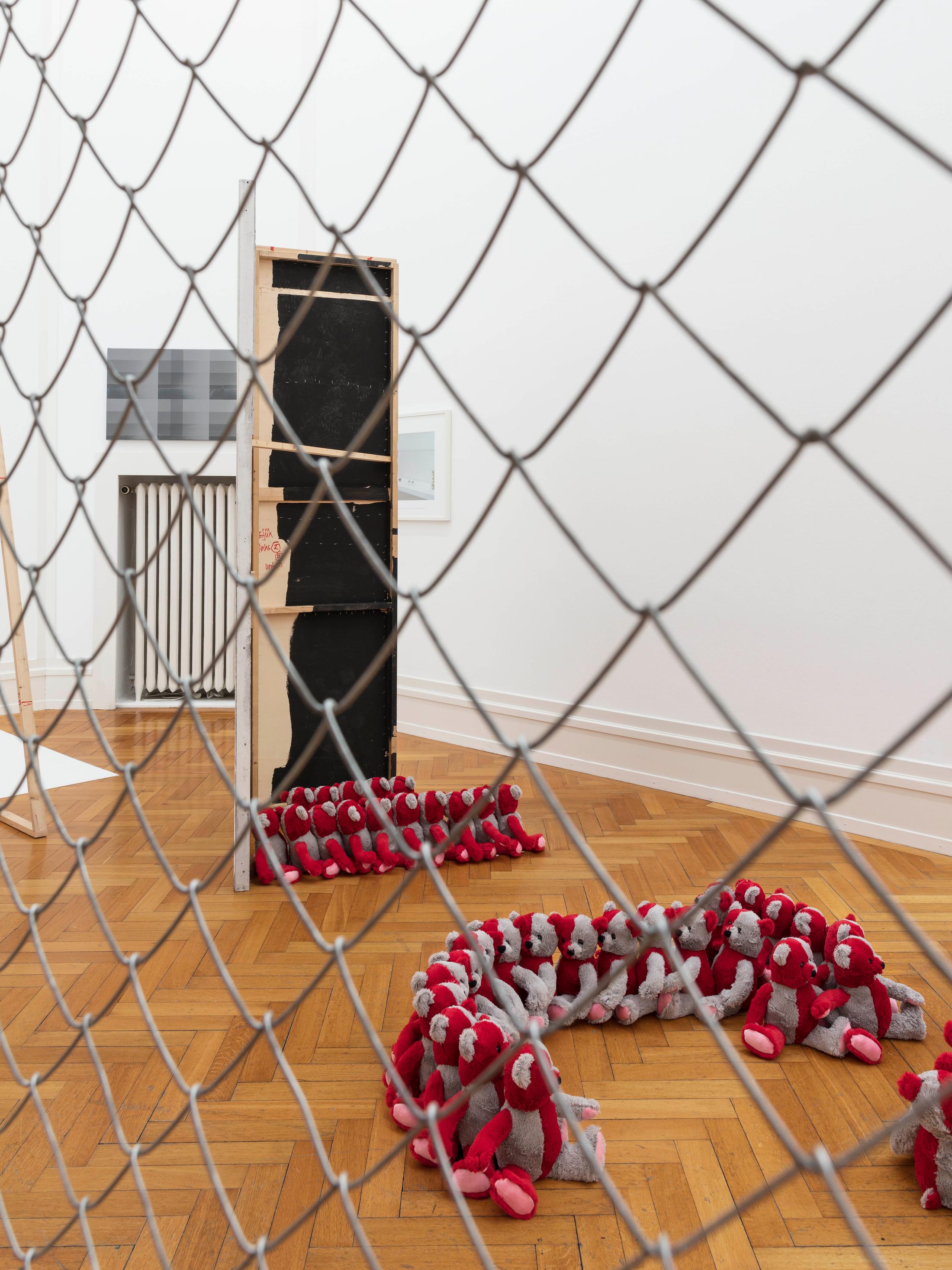 Exhibition View Tobias Kaspar «Independence» at Kunsthalle Bern, 2018 / Photo: Gunnar Meier / Courtesy: the artist and Kunsthalle Bern