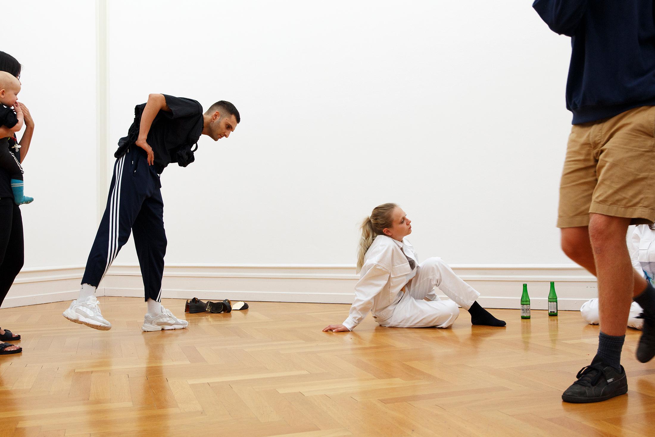 Exhibition View Tobias Kaspar «Independence» at Kunsthalle Bern, 2018 / Photo: Gunnar Meier / Courtesy: the artist and Kunsthalle Bern