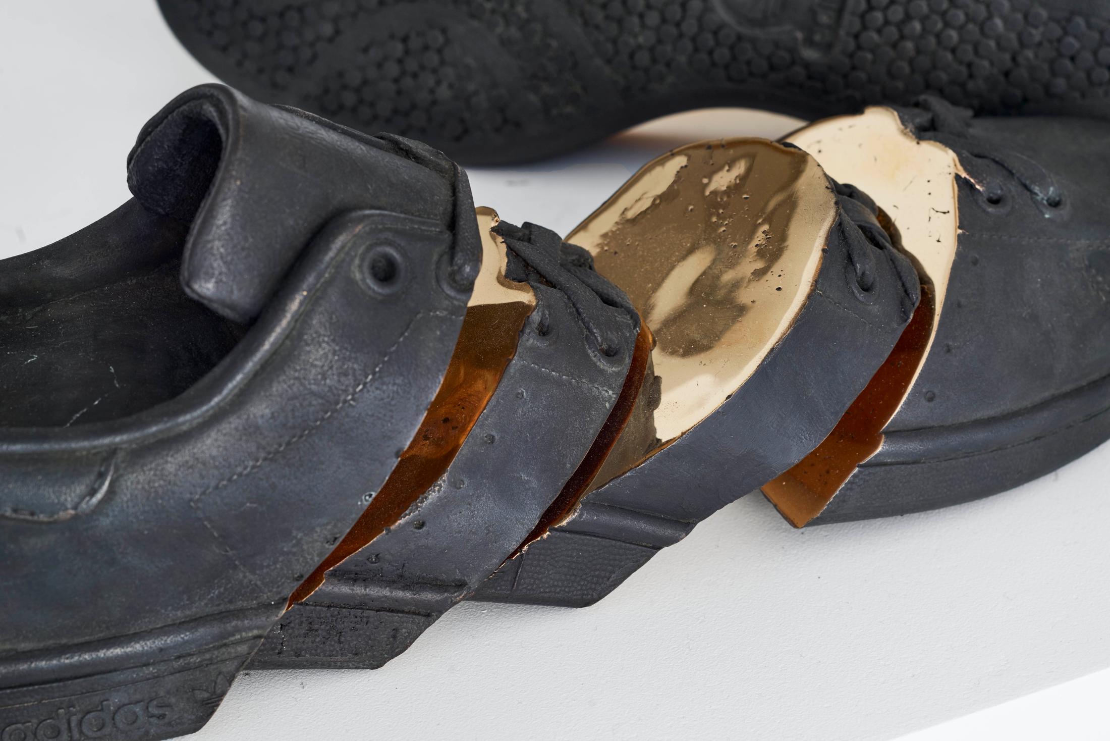 Exhibition View Tobias Kaspar «Independence / view on Stan Smith, 2016» at Kunsthalle Bern, 2018 / Photo: Gunnar Meier / Courtesy: the artist and Kunsthalle Bern