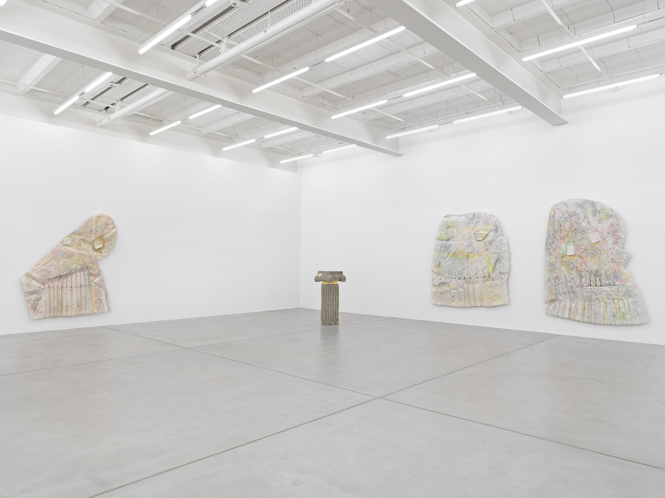 Exhibition View Justin Matherly Soloshow «Pathos the pathetic» at Galerie Eva Presenhuber, Maag Areal, Zurich, 2020 / © Justin Matherly / Photo: Stefan Altenburger / Courtesy: artist, Paula Cooper Gallery, New York and Galerie Eva Presenhuber, Zurich / New York