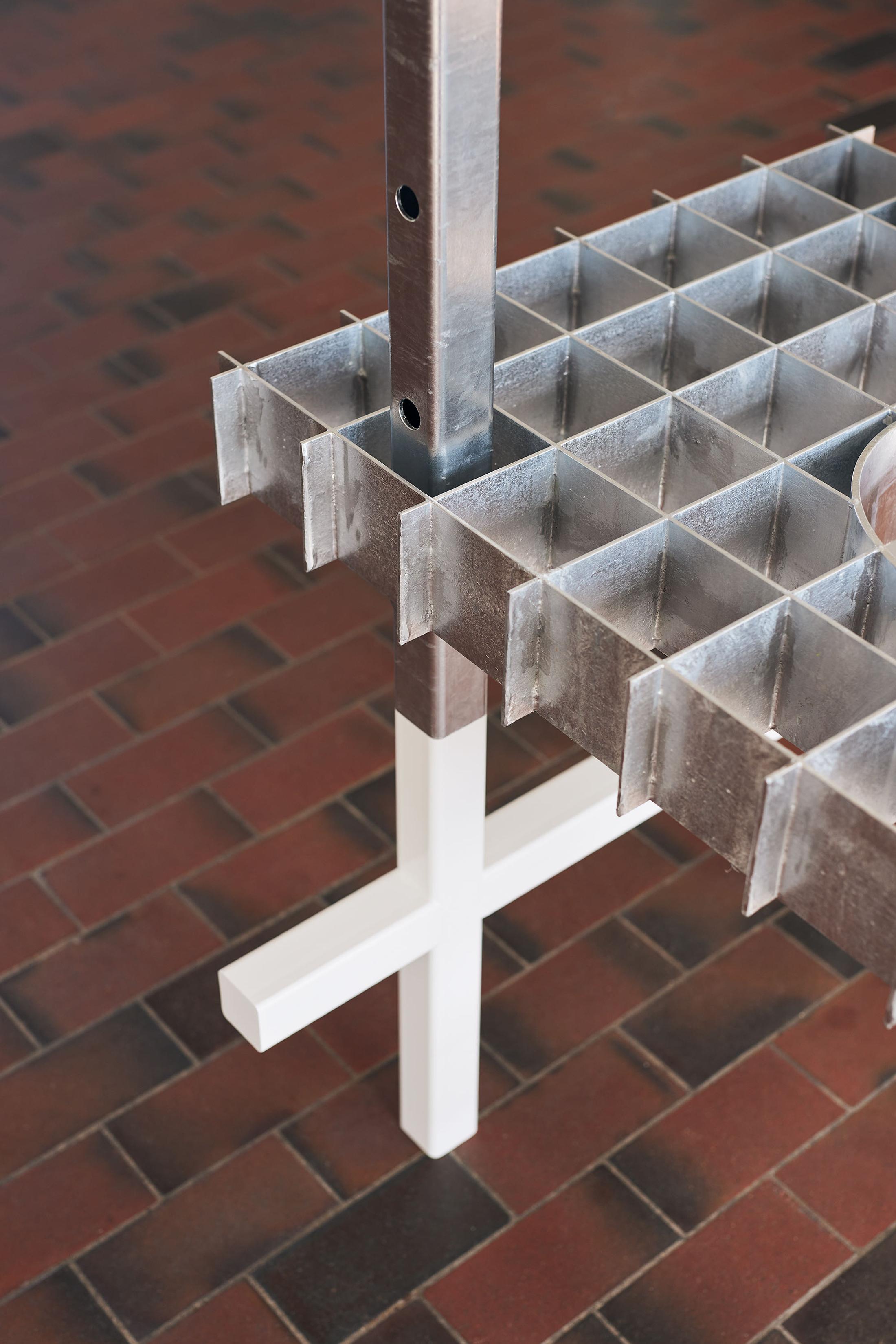 Exhibition View Toni Schmale Solo Show «watersports; view on Toni Schmale, watersports, 2022, detail» at Mayday, Basel, 2022 / Photo: Moritz Schermbach / Courtesy: the artist and Mayday