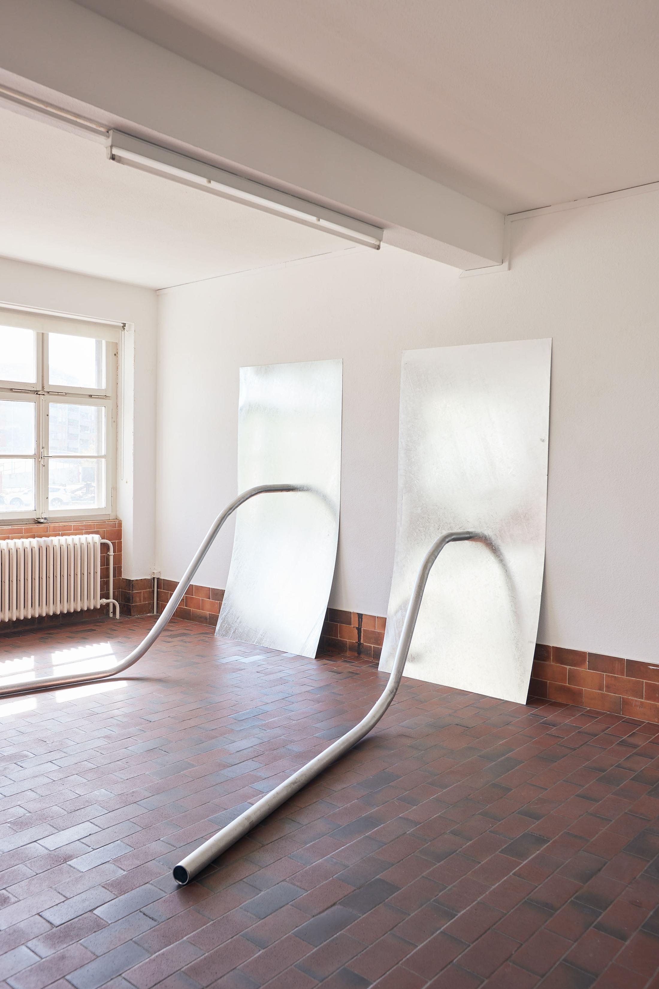 Exhibition View Toni Schmale Solo Show «watersports; view on Toni Schmale, schlauch #1 and schlauch #2, 2022, detail» at Mayday, Basel, 2022 / Photo: Moritz Schermbach / Courtesy: the artist and Mayday