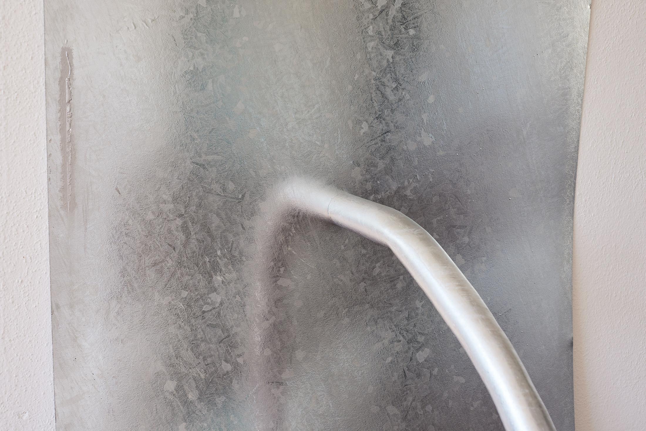 Exhibition View Toni Schmale Solo Show «watersports; view on Toni Schmale, schlauch #1 and schlauch #1, 2022, detail» at Mayday, Basel, 2022 / Photo: Moritz Schermbach / Courtesy: the artist and Mayday