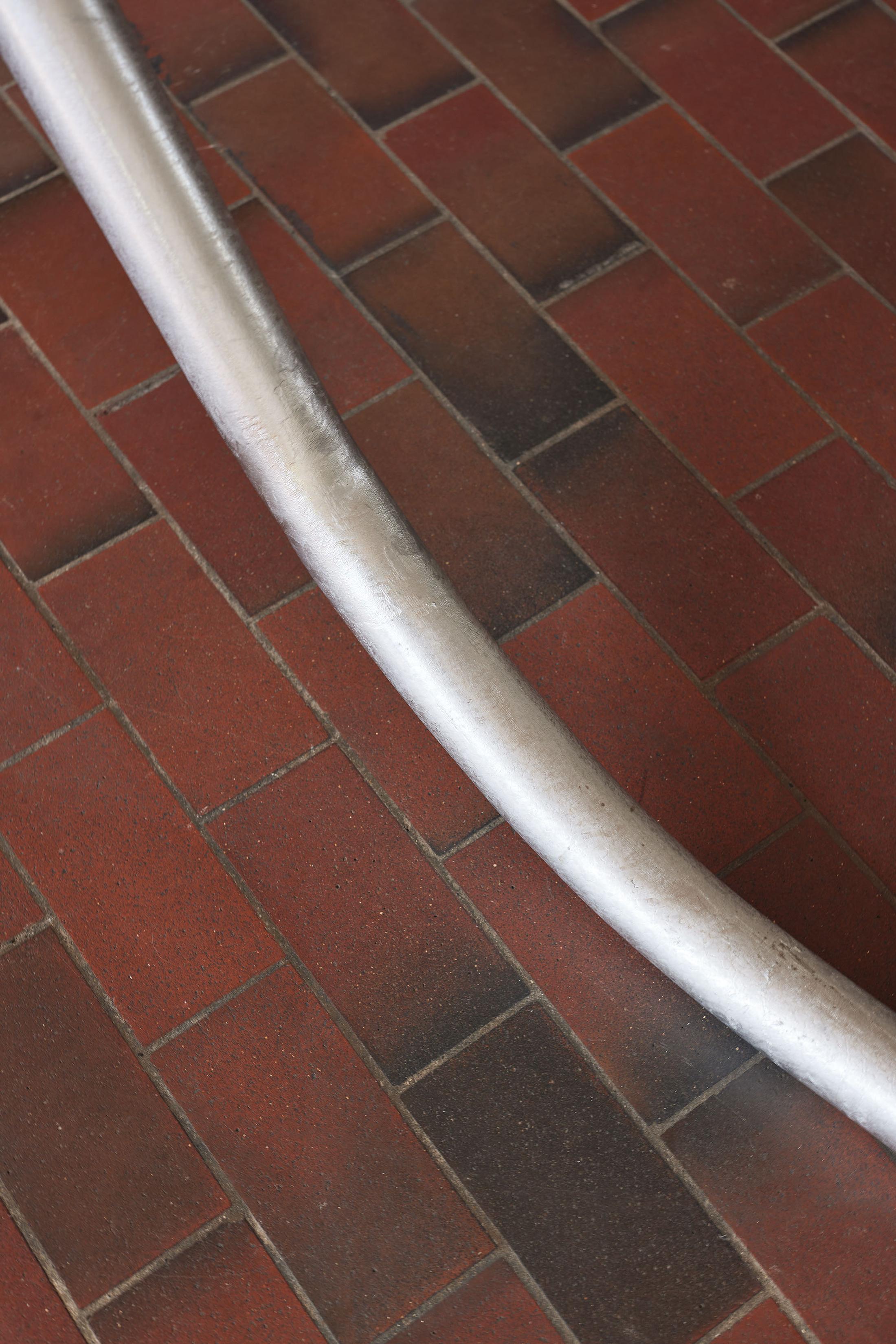 Exhibition View Toni Schmale Solo Show «watersports; view on Toni Schmale, schlauch #1 and schlauch #1, 2022, detail» at Mayday, Basel, 2022 / Photo: Moritz Schermbach / Courtesy: the artist and Mayday