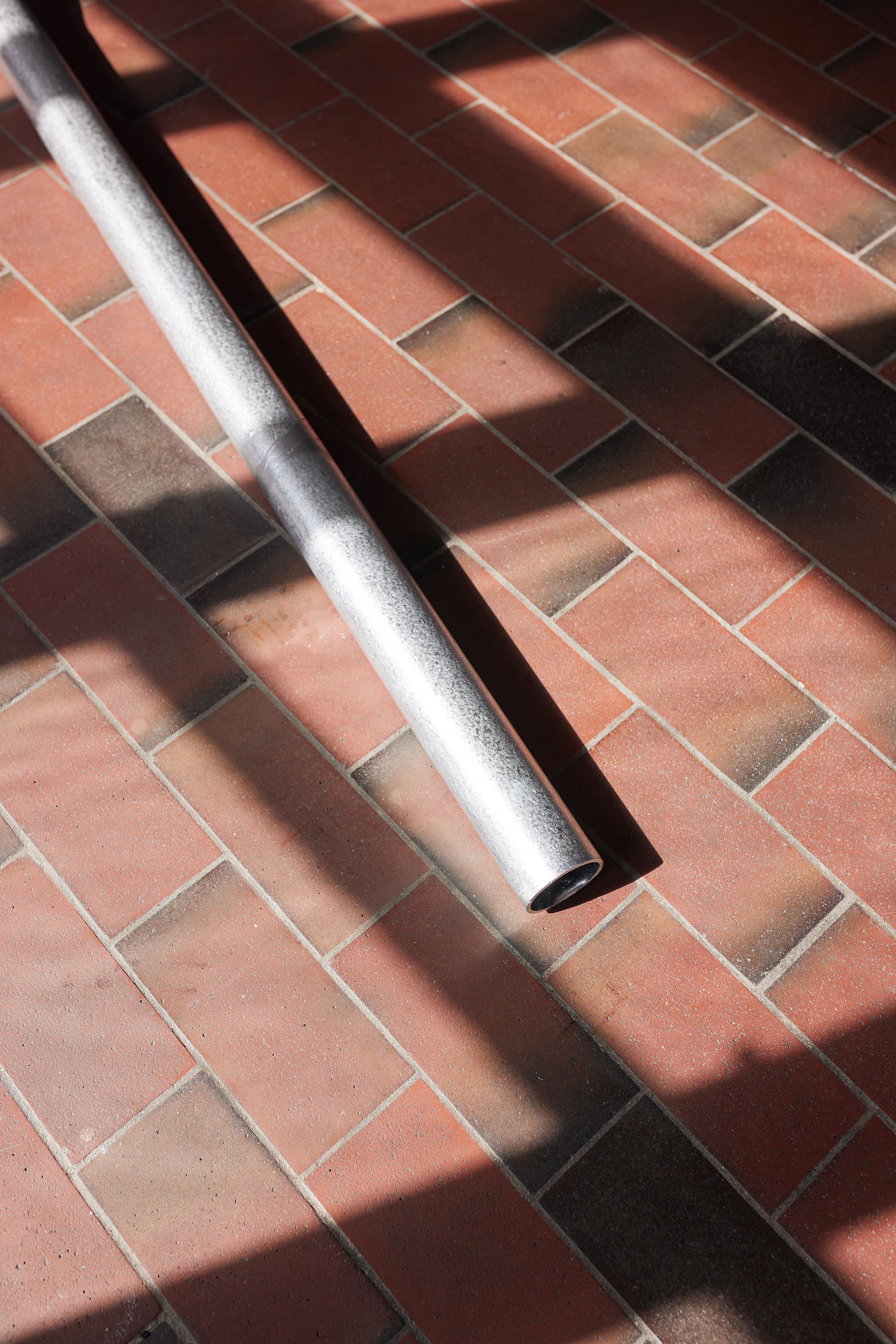 Exhibition View Toni Schmale Solo Show «watersports; view on Toni Schmale, schlauch #1 and schlauch #2, 2022, detail» at Mayday, Basel, 2022 / Photo: Moritz Schermbach / Courtesy: the artist and Mayday