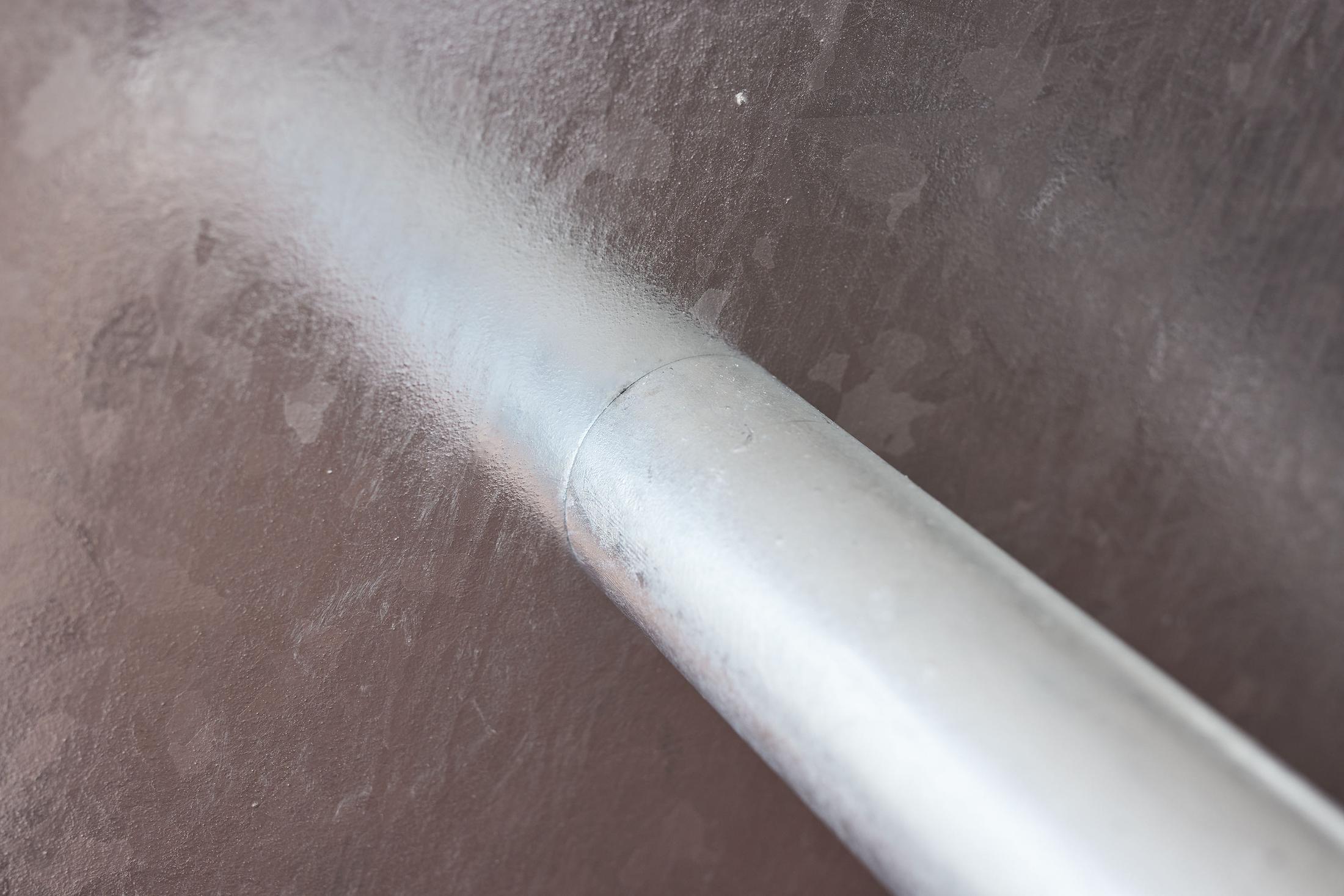 Exhibition View Toni Schmale Solo Show «watersports; view on Toni Schmale, schlauch #1 and schlauch #2, 2022, detail» at Mayday, Basel, 2022 / Photo: Moritz Schermbach / Courtesy: the artist and Mayday