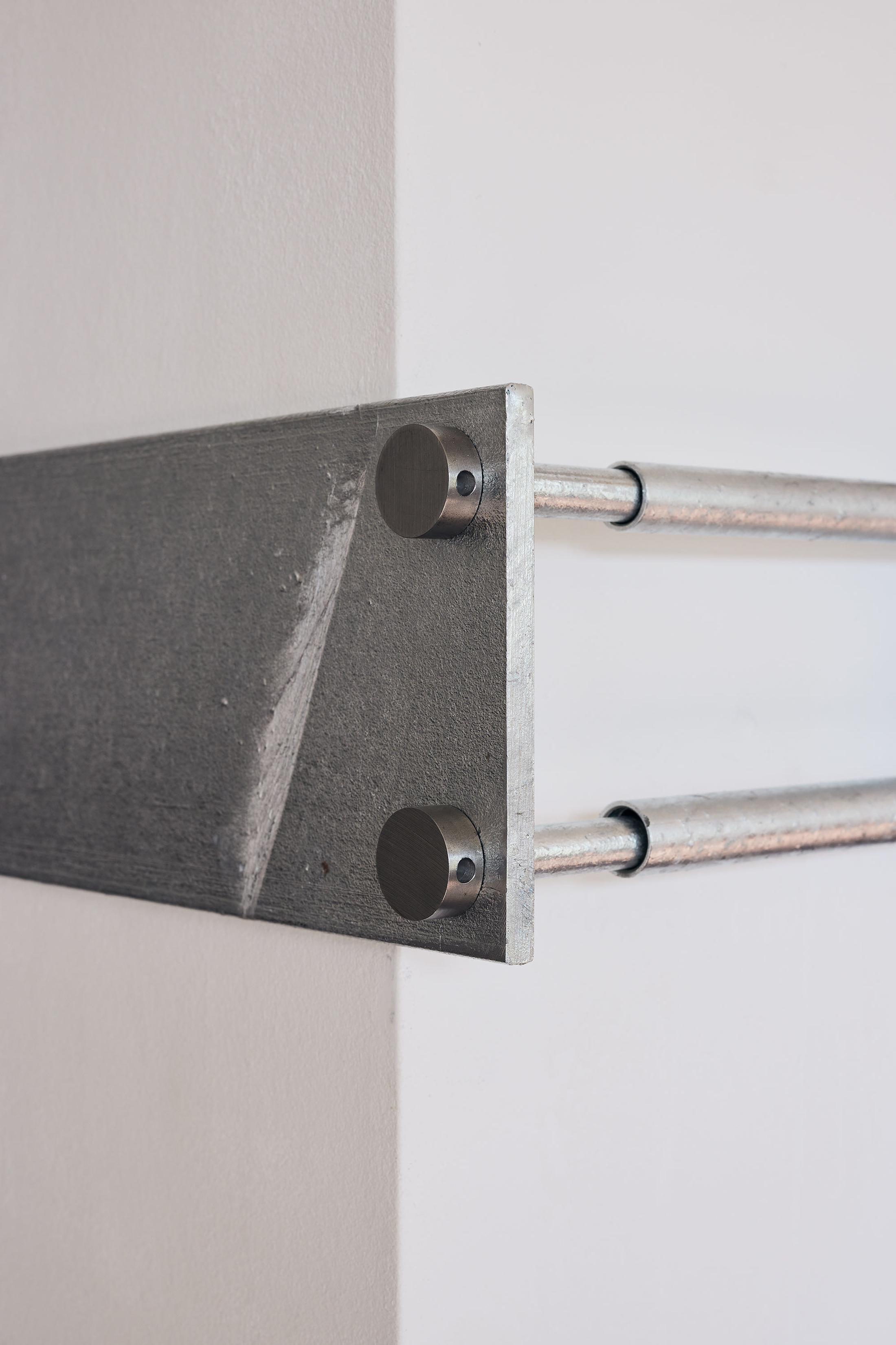 Exhibition View Toni Schmale Solo Show «watersports; view on Toni Schmale, watersports, 2022, detail» at Mayday, Basel, 2022 / Photo: Moritz Schermbach / Courtesy: the artist and Mayday