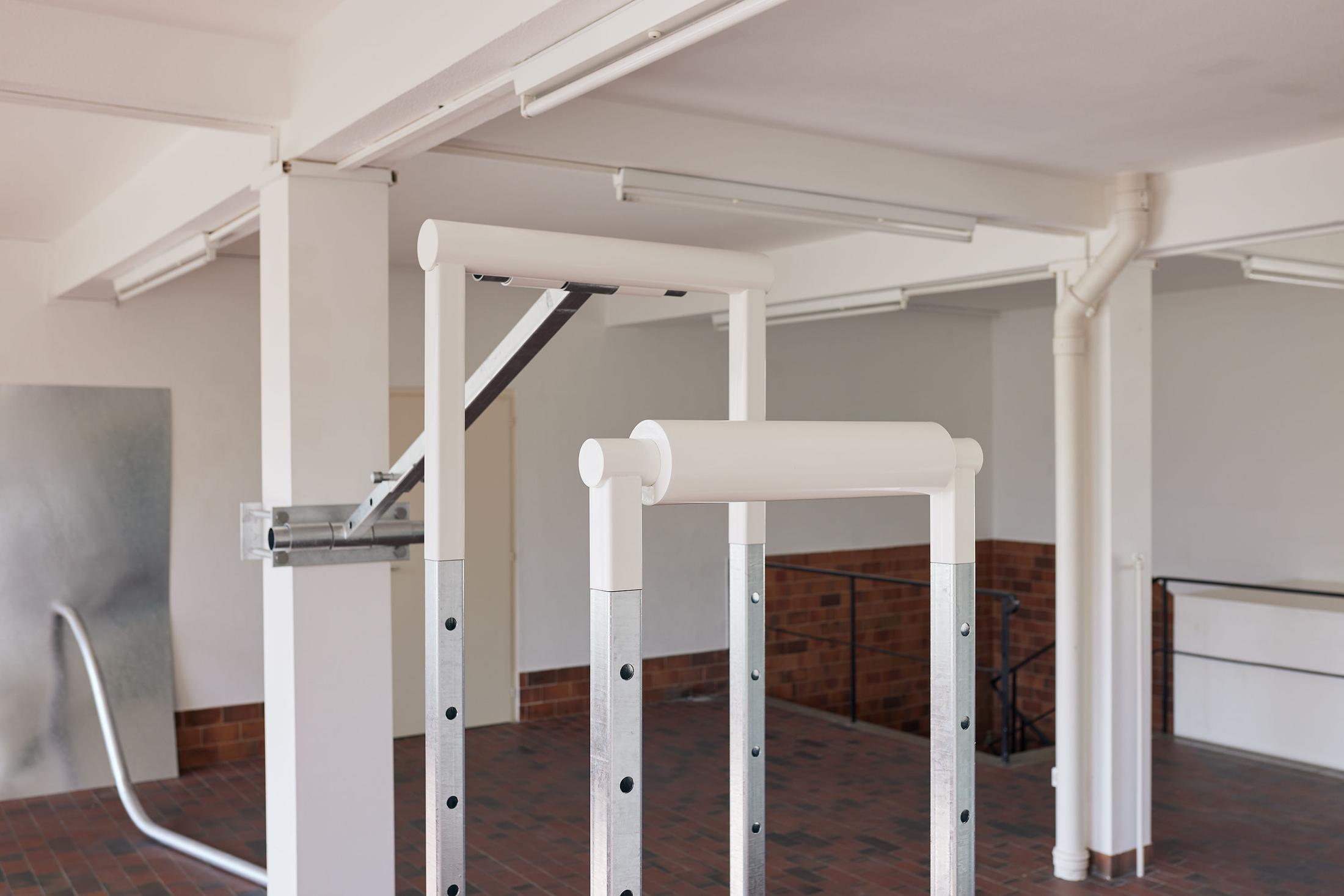 Exhibition View Toni Schmale Solo Show «watersports; view on Toni Schmale, watersports, 2022, detail» at Mayday, Basel, 2022 / Photo: Moritz Schermbach / Courtesy: the artist and Mayday