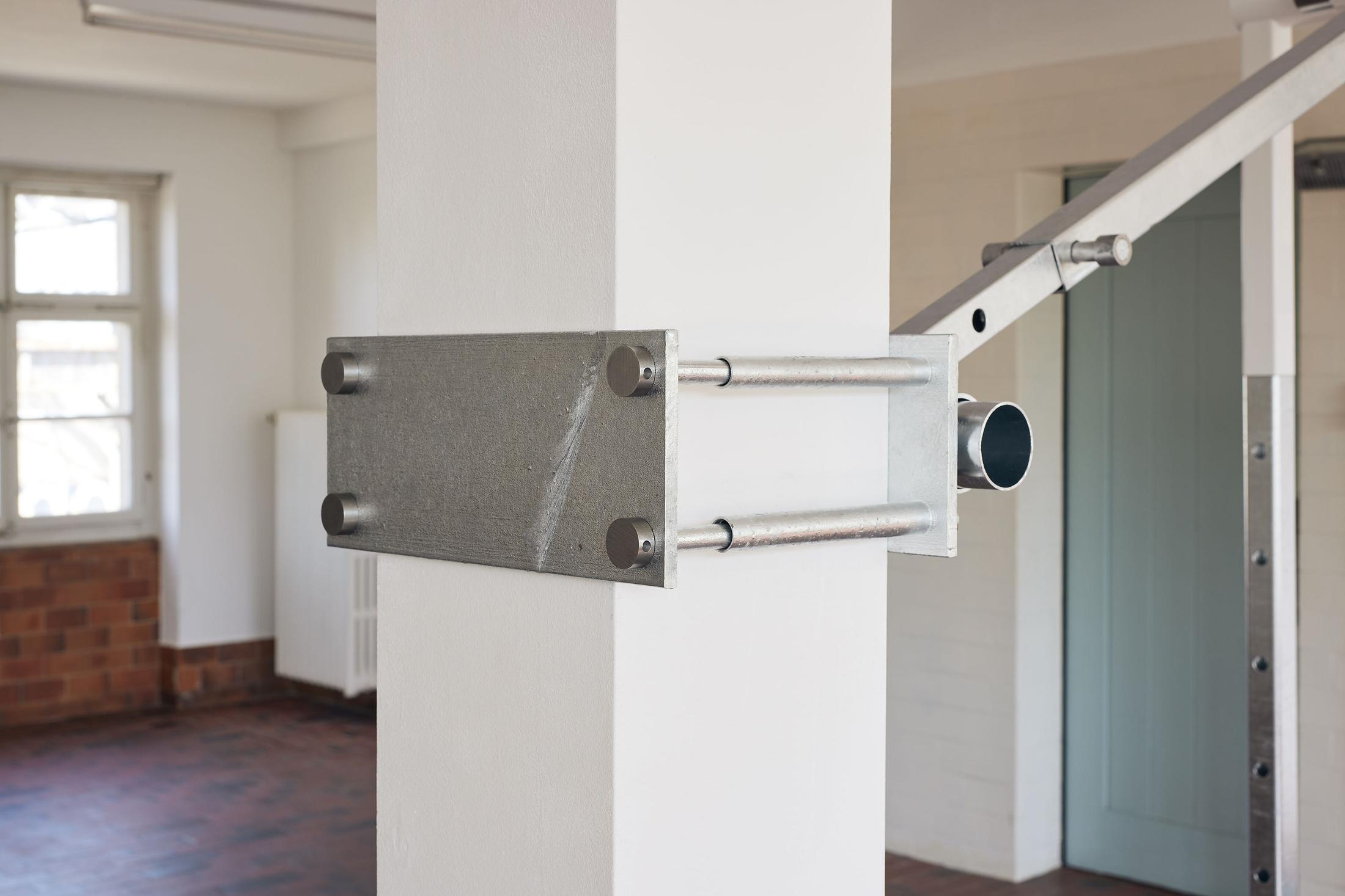 Exhibition View Toni Schmale Solo Show «watersports; view on Toni Schmale, watersports, 2022, detail» at Mayday, Basel, 2022 / Photo: Moritz Schermbach / Courtesy: the artist and Mayday