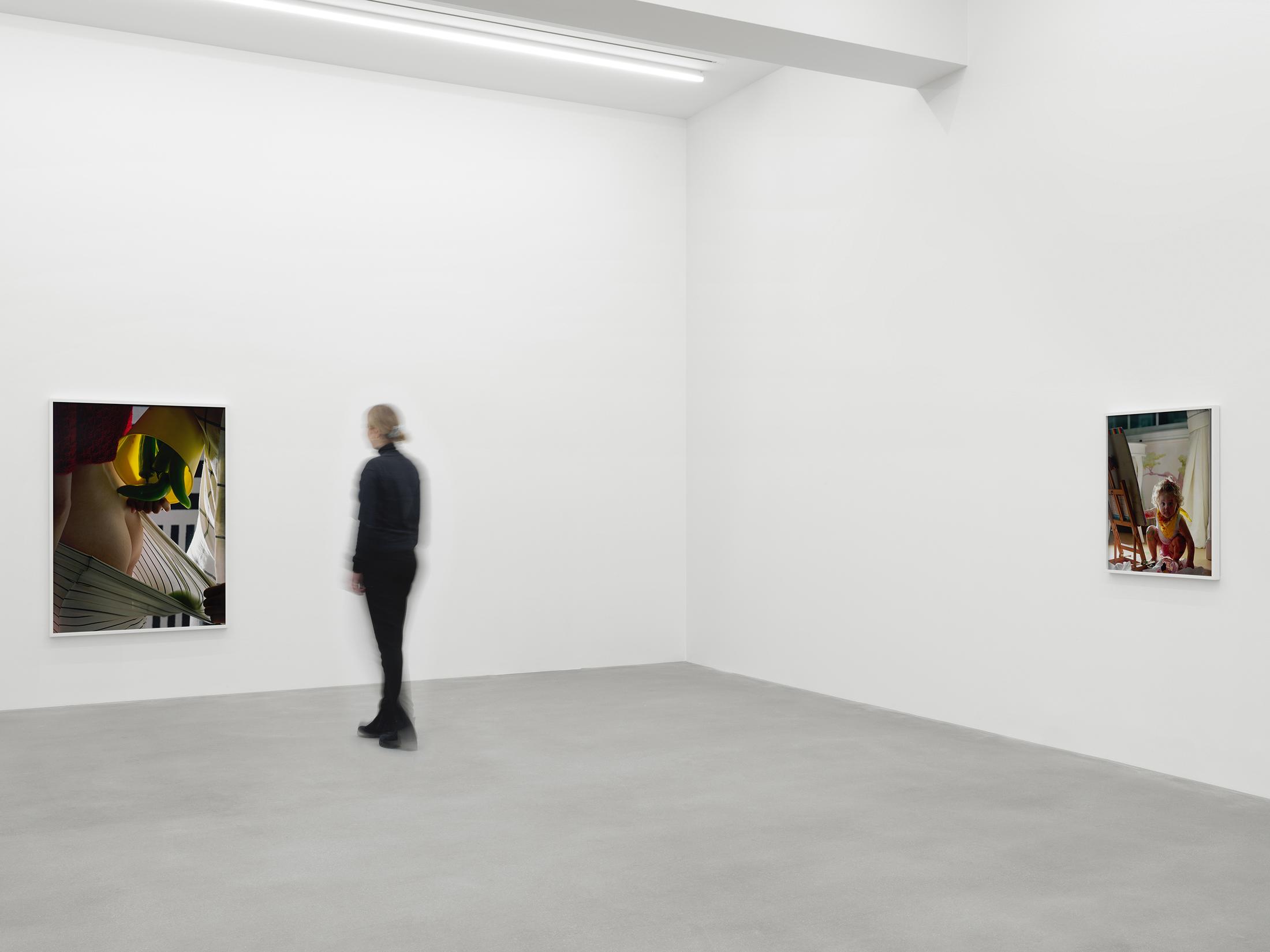 Exhibition View Torbjørn Rødland Solo Show «More Than Tongue Can Tell» at Galerie Eva Presenhuber, Waldmannstrasse, Zurich, 2021 / © Torbjørn Rødland / Photo: Stefan Altenburger / Courtesy: the artist and Galerie Eva Presenhuber