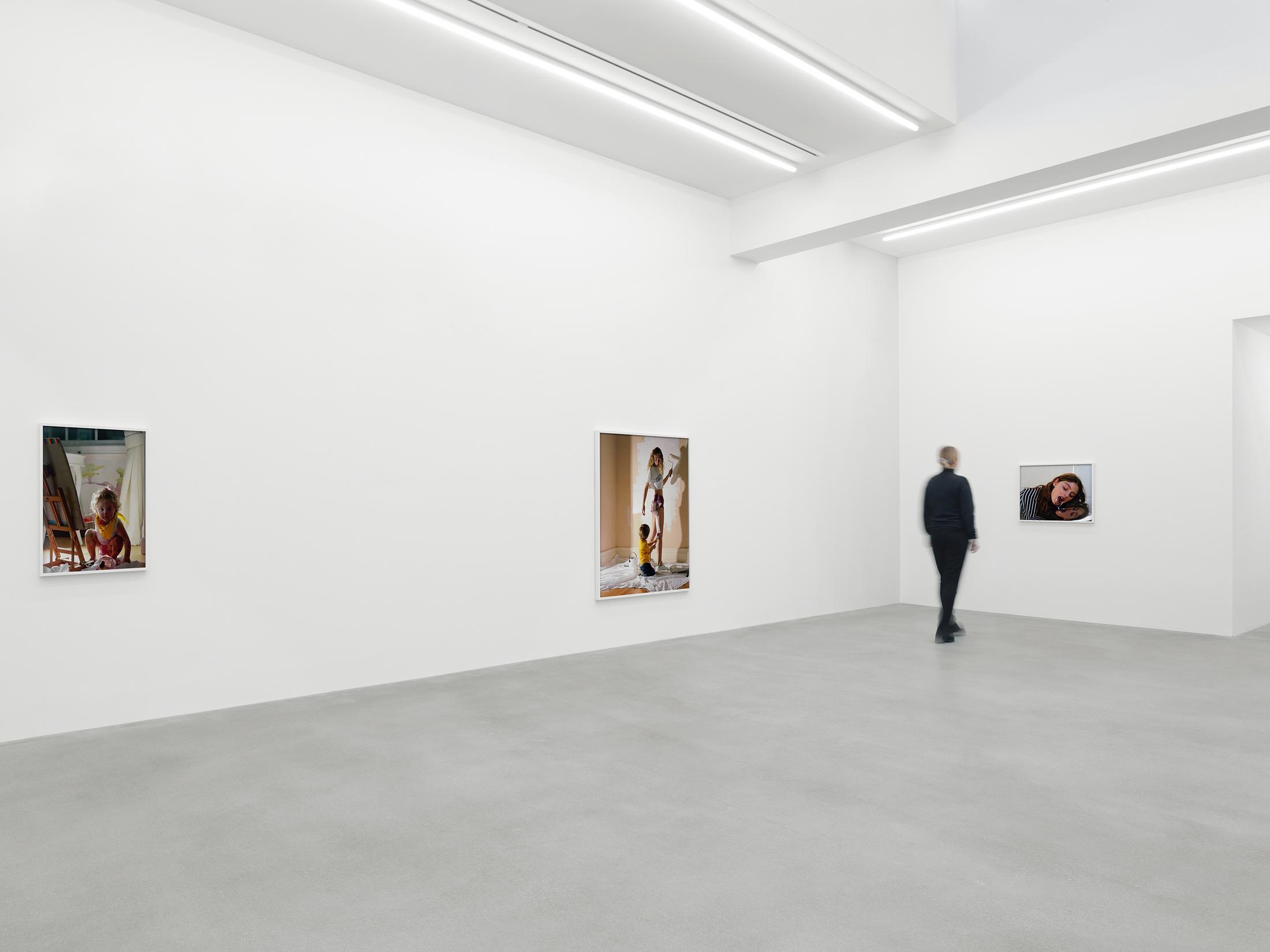 Exhibition View Torbjørn Rødland Solo Show «More Than Tongue Can Tell» at Galerie Eva Presenhuber, Waldmannstrasse, Zurich, 2021 / © Torbjørn Rødland / Photo: Stefan Altenburger / Courtesy: the artist and Galerie Eva Presenhuber