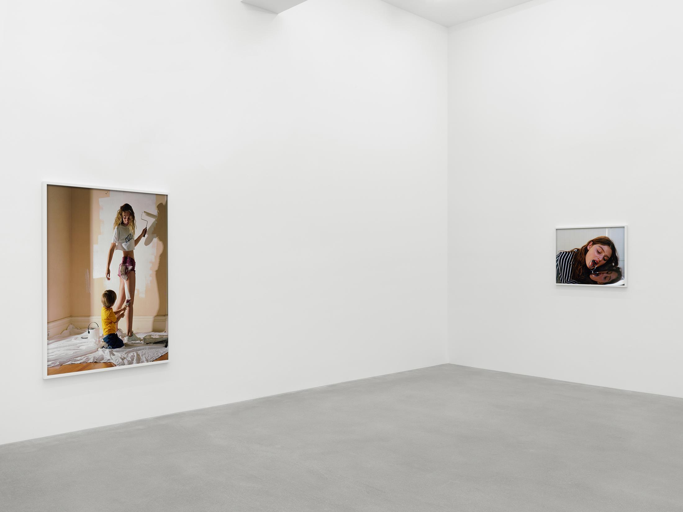 Exhibition View Torbjørn Rødland Solo Show «More Than Tongue Can Tell» at Galerie Eva Presenhuber, Waldmannstrasse, Zurich, 2021 / © Torbjørn Rødland / Photo: Stefan Altenburger / Courtesy: the artist and Galerie Eva Presenhuber