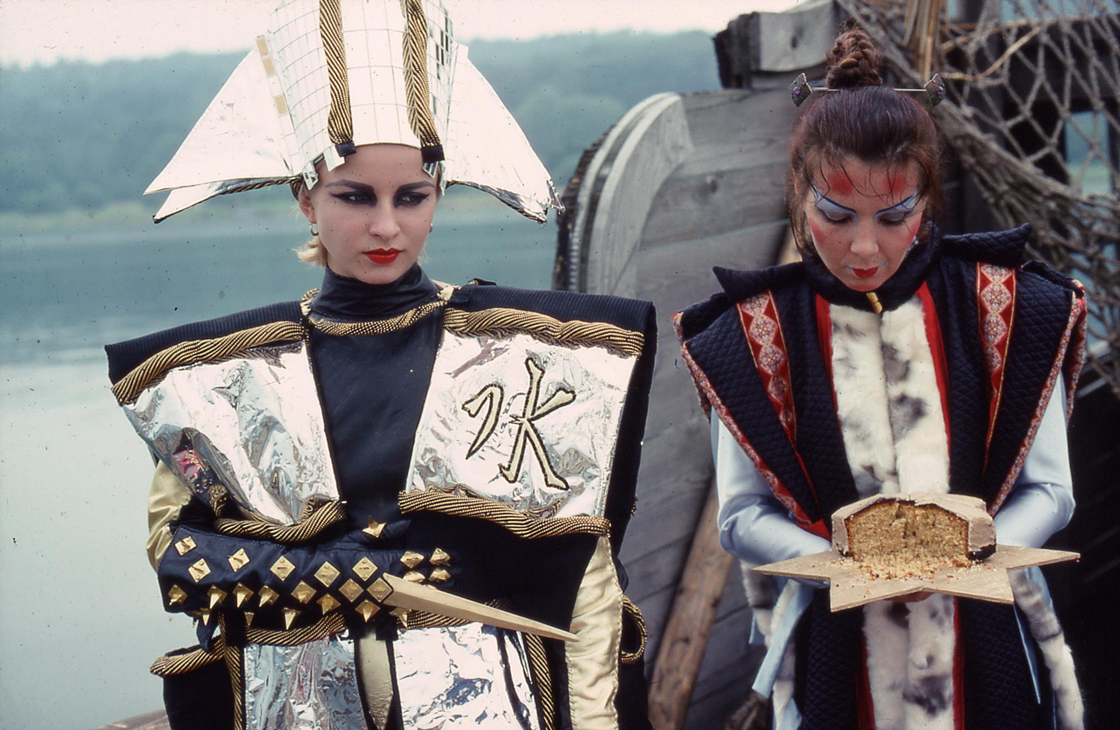 Exhibition View Ulrike Ottinger Soloshow «Madame X. Eine absolute Herrscherin; view on Madame X verteilt den vergifteten Kuchen, 1977» at Kirchgasse, Steckborn, 2019 / Courtesy: the artist