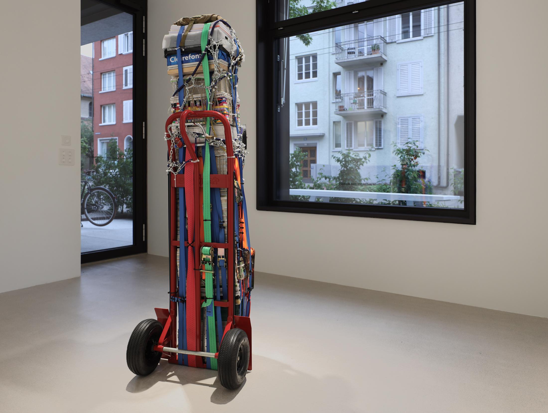 Exhibition View Umut Yasat Soloshow «5/1; view on Der Stapel 3, 2016-17» at Windhager von Kaenel, Zurich, 2020 / Photo: Fabian Windhager / Courtesy: the artist and Windhager von Kaenel